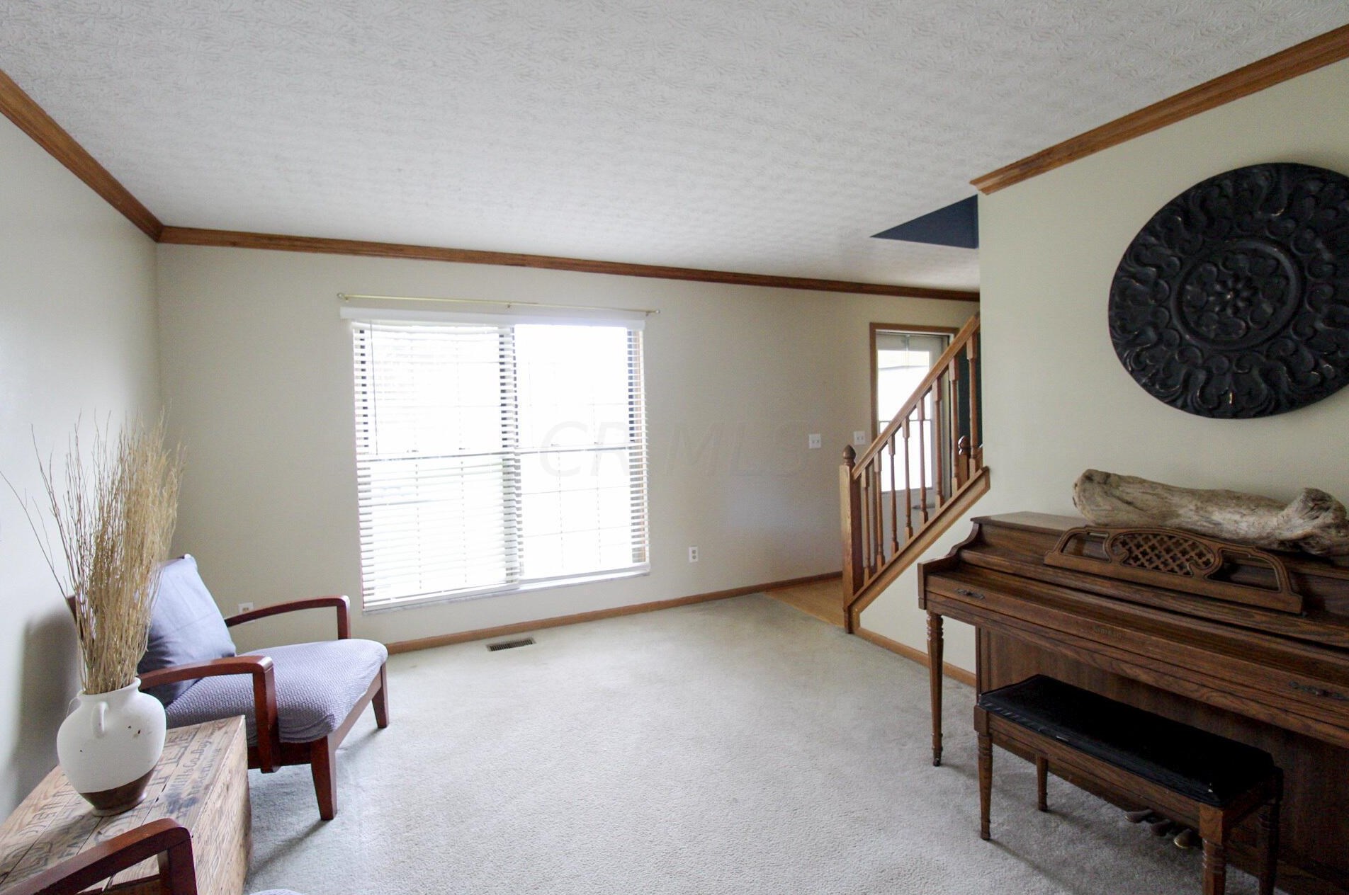 233 Oxford Dr, Pataskala OH  exterior