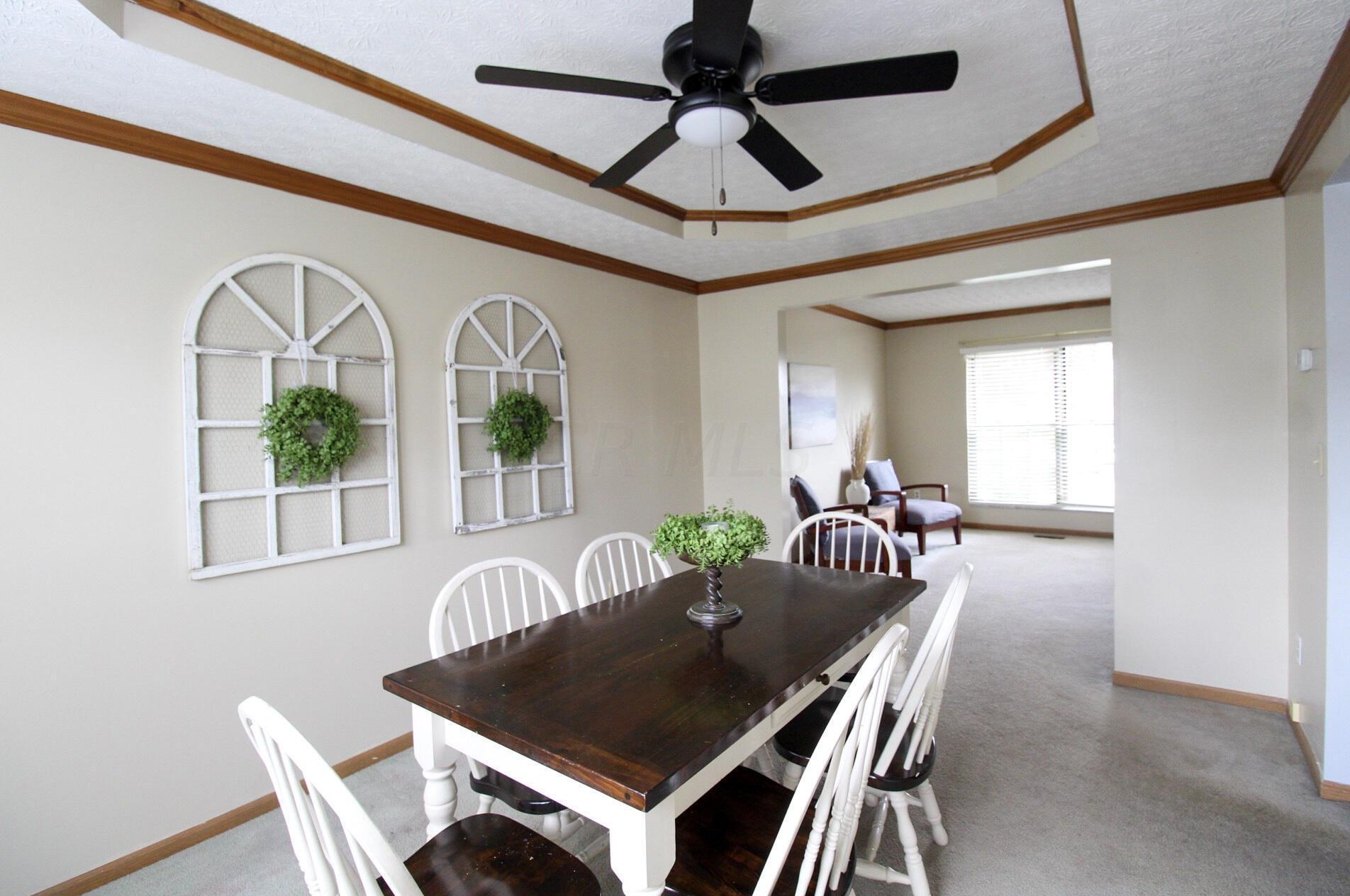 233 Oxford Dr, Pataskala OH  exterior