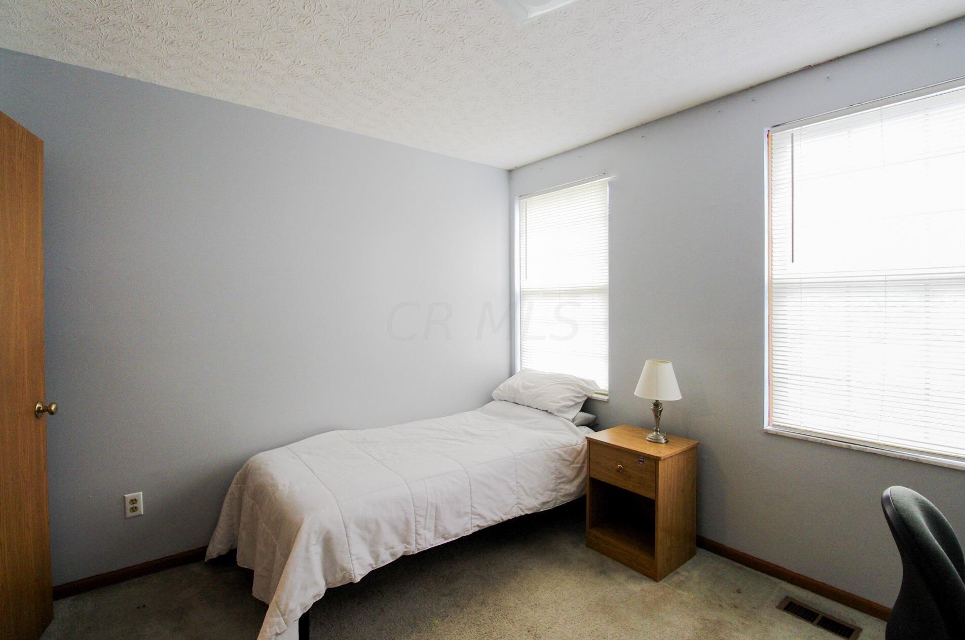 233 Oxford Dr, Pataskala OH  exterior