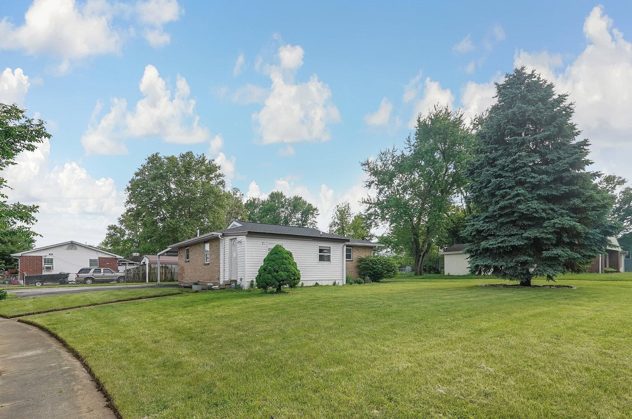 275 Williams Rd, Columbus OH  43207-3829 exterior