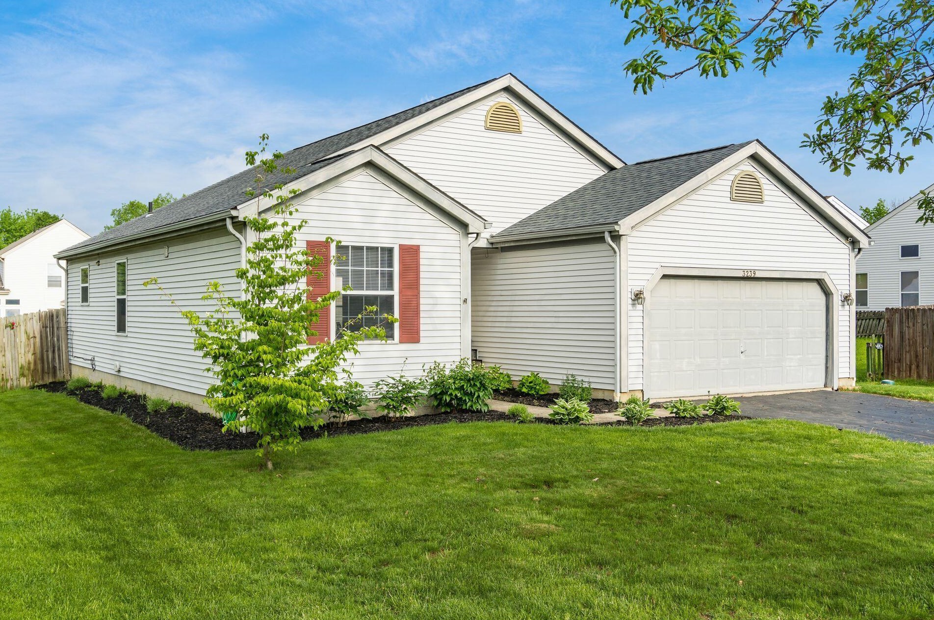 3239 Canyon Bluff Dr, Cnl Wnchstr, OH 43110-9090