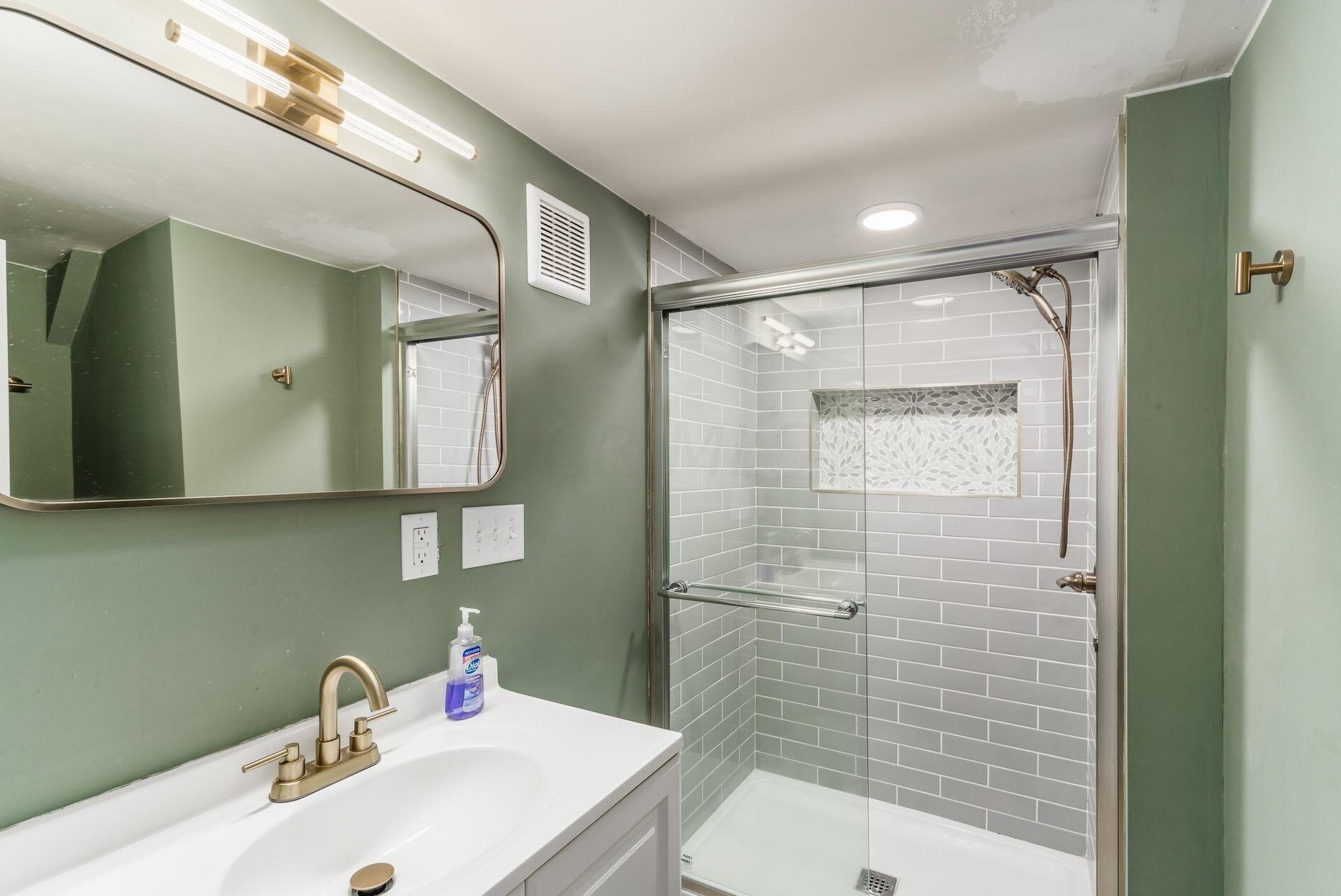 2260 Howey Rd, Columbus OH 43211-2042 exterior