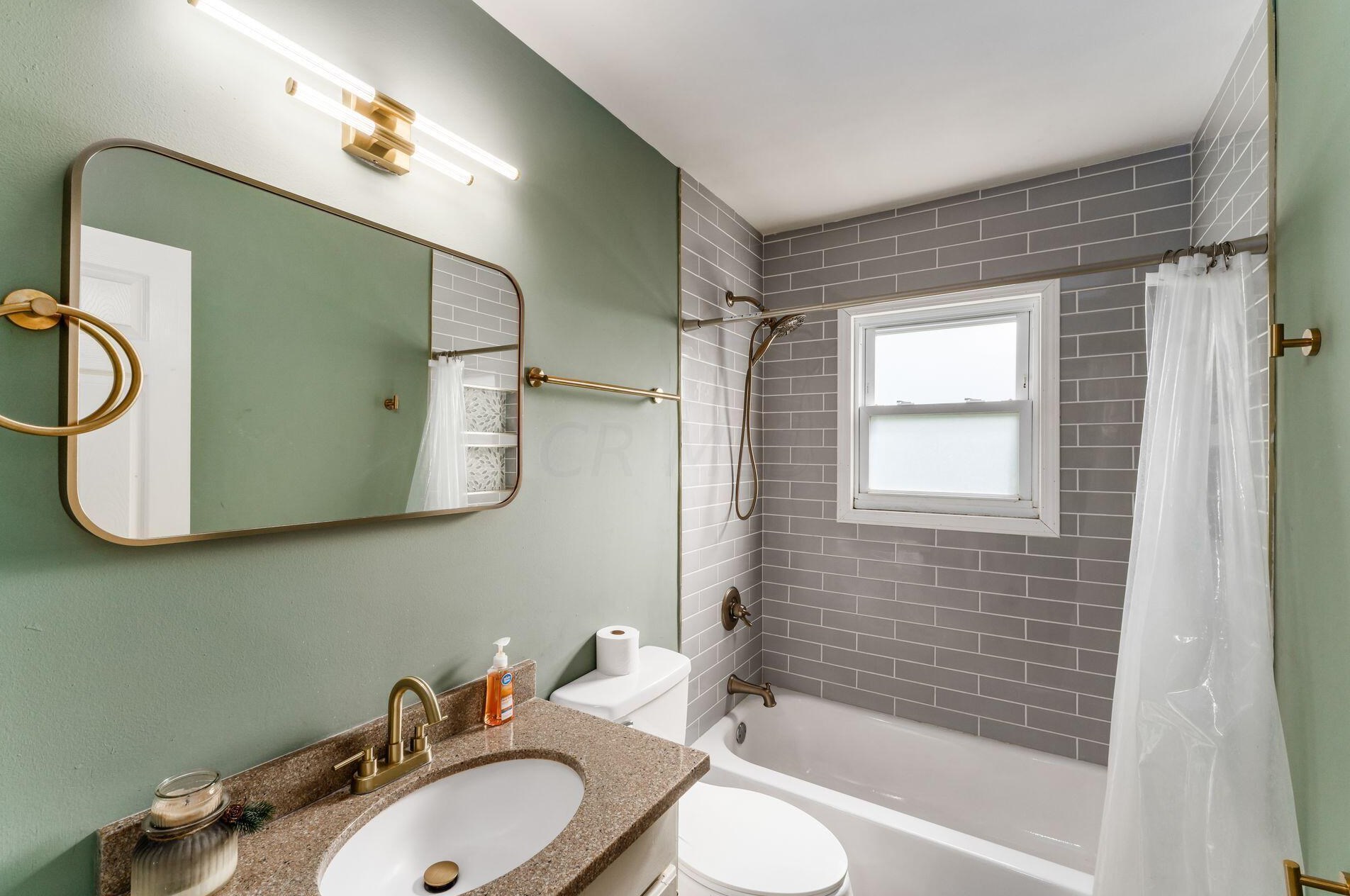 2260 Howey Rd, Columbus OH 43211-2042 exterior