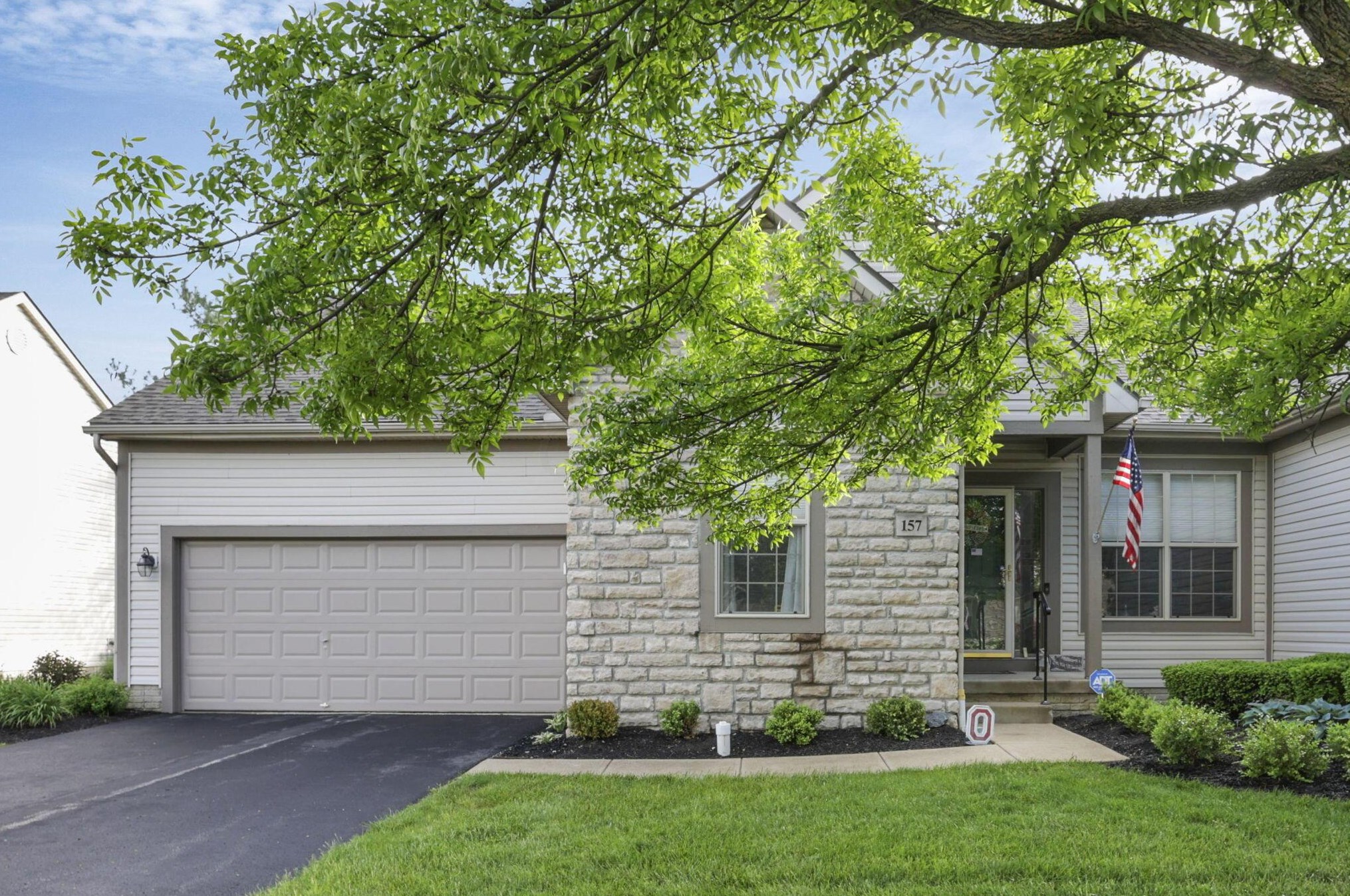 157 Pebble Creek Dr, Pataskala, OH 43062