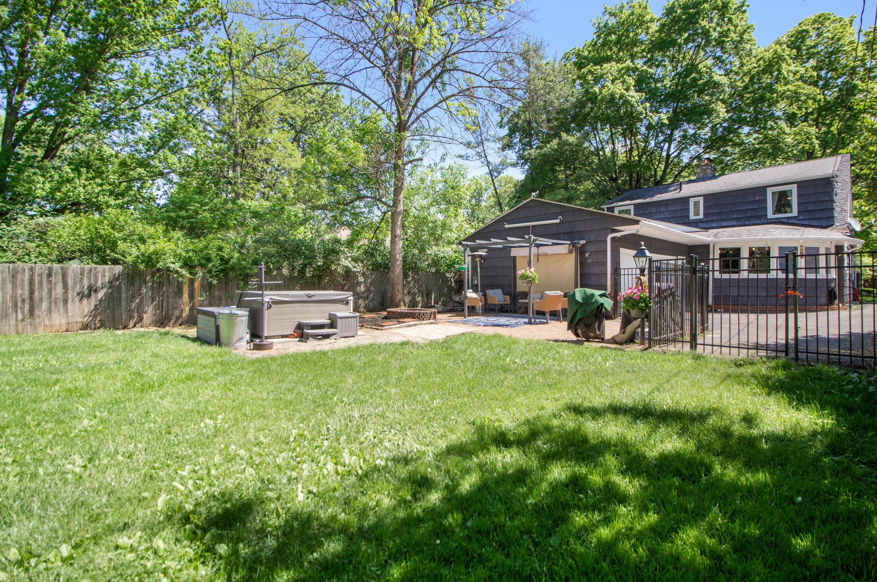 185 Roosevelt Ave, Columbus OH  43209-1870 exterior