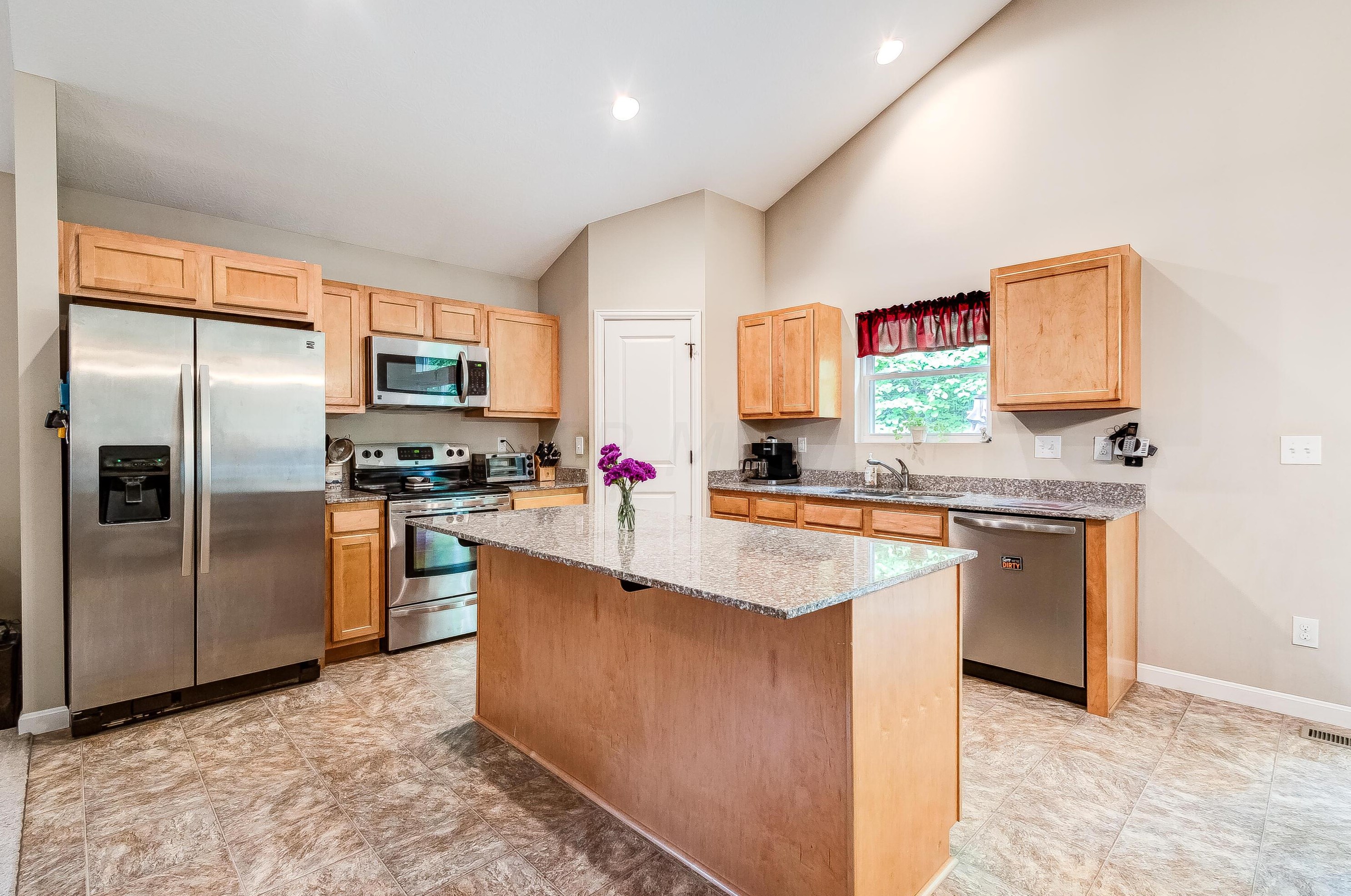 222 Autumn Way, Pataskala OH  43062-7246 exterior