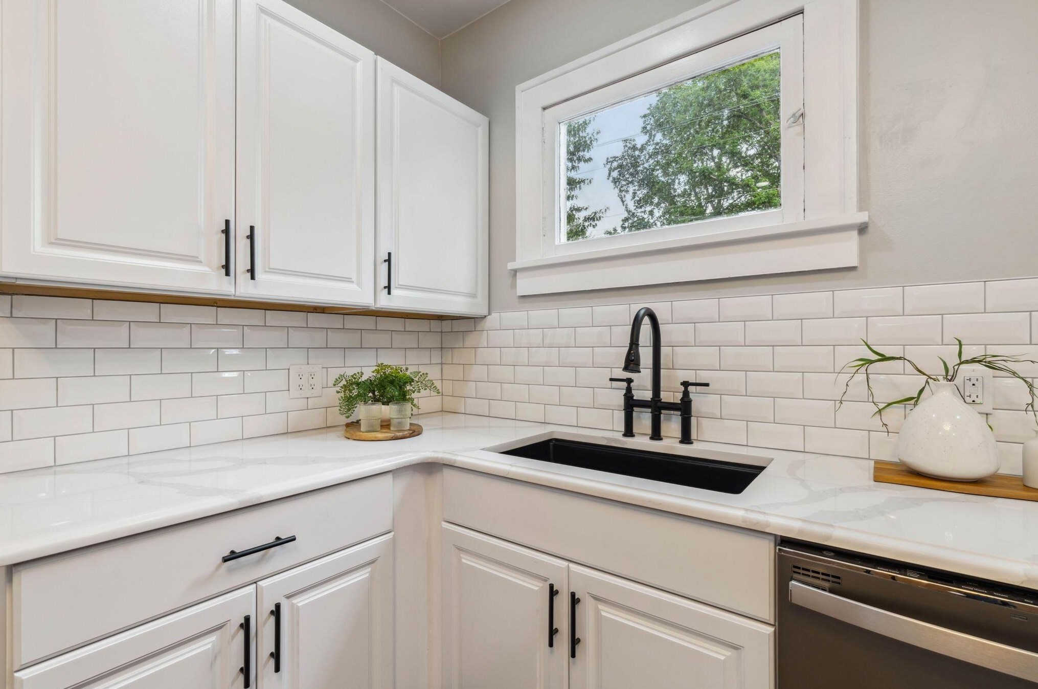 224 Crestview Rd, Columbus OH  43202-2208 exterior