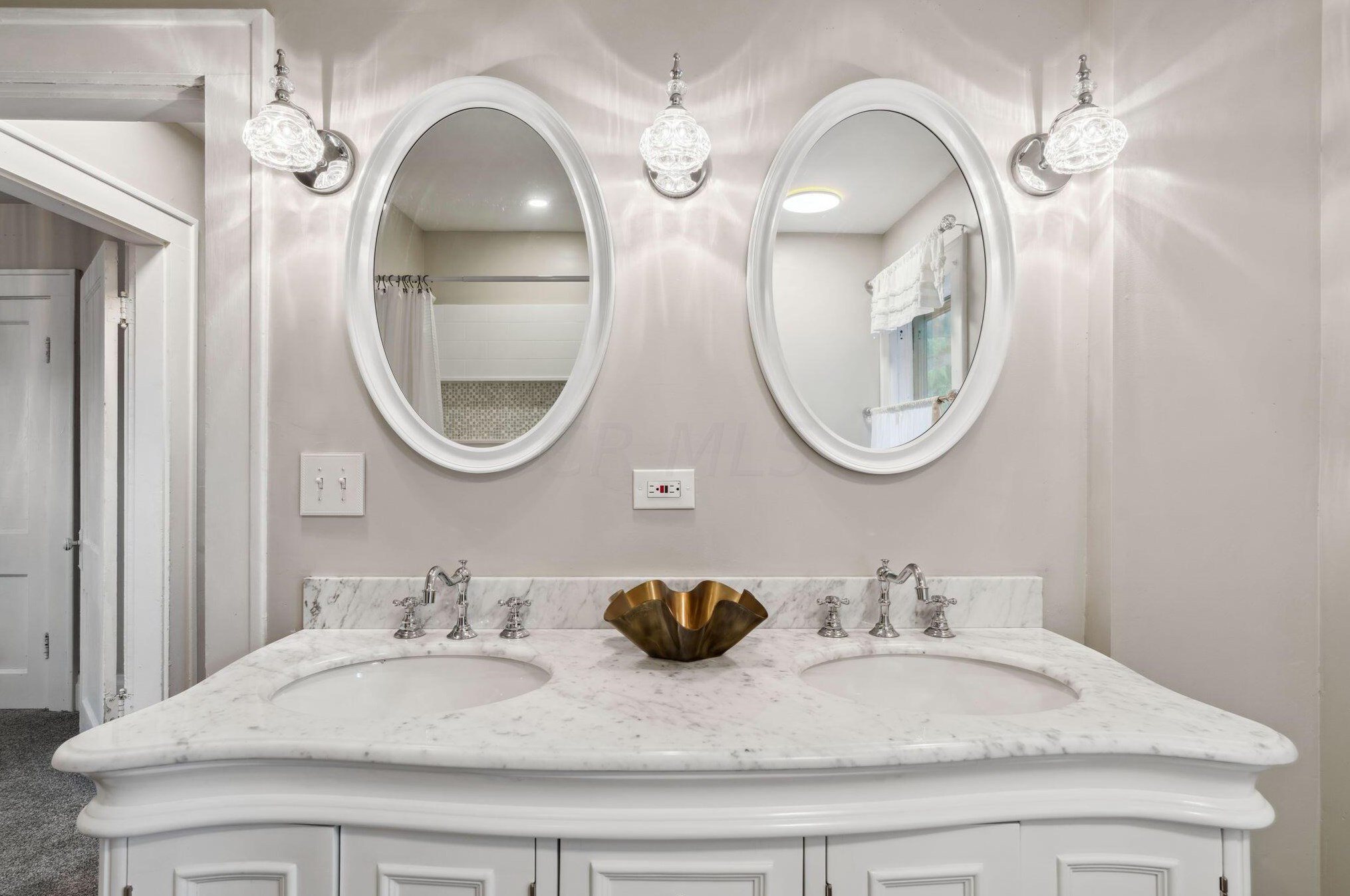 224 Crestview Rd, Columbus OH  43202-2208 exterior