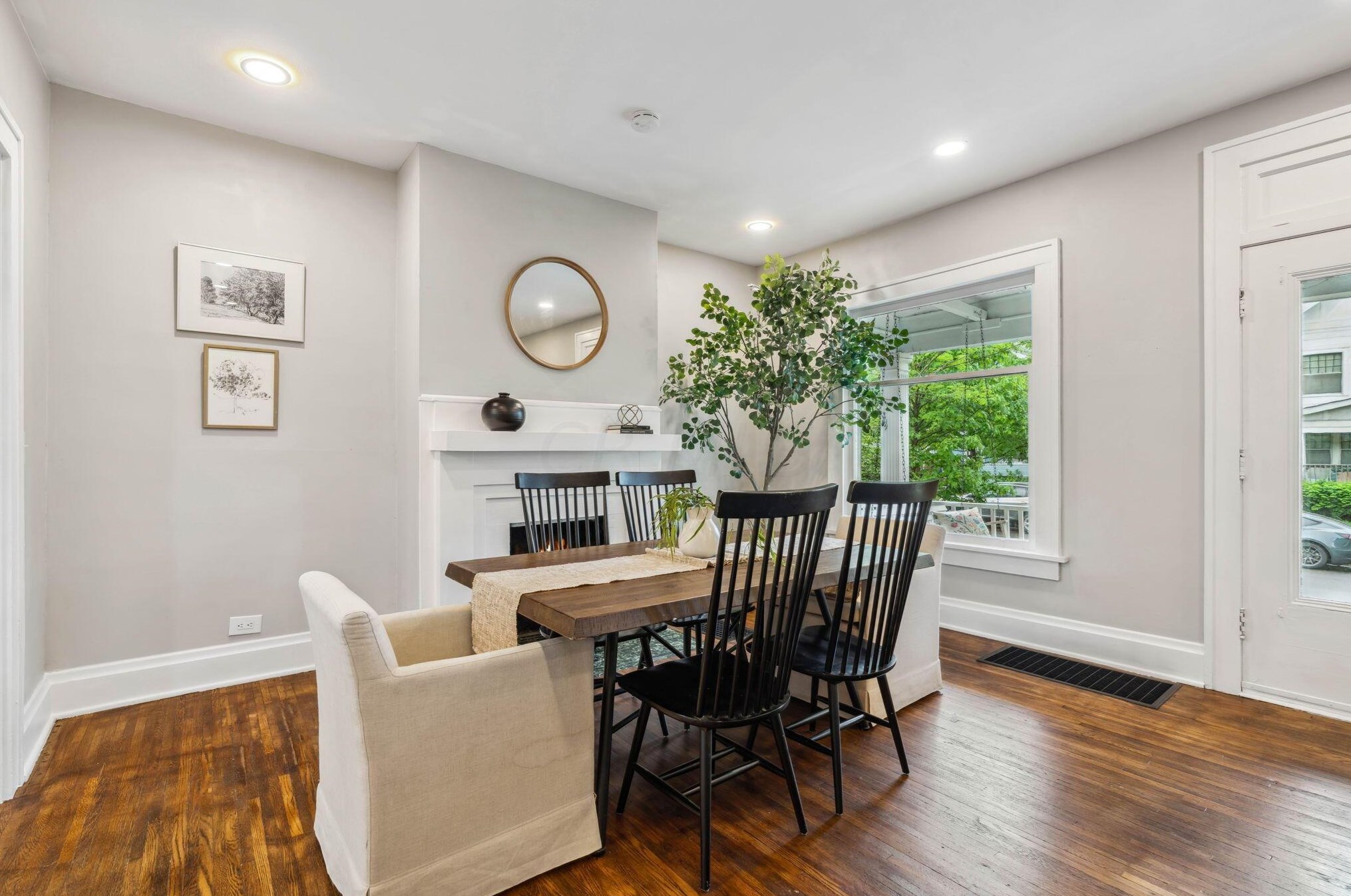 224 Crestview Rd, Columbus OH  43202-2208 exterior