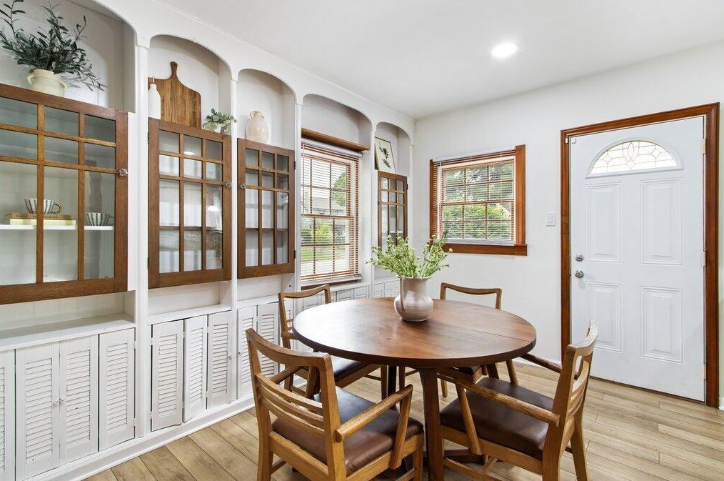 219 Royal Forest Blvd, Columbus OH  43214-2127 exterior