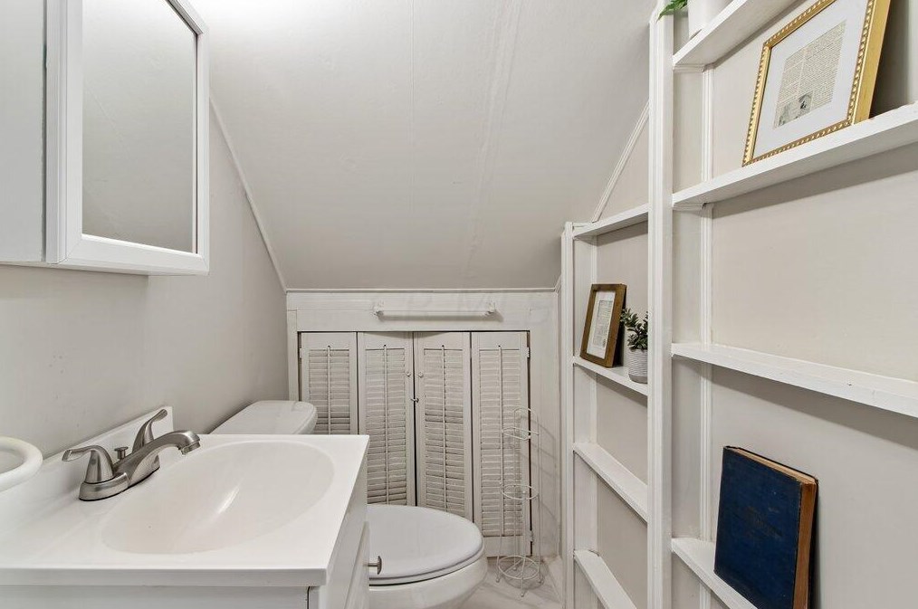 219 Royal Forest Blvd, Columbus OH  43214-2127 exterior