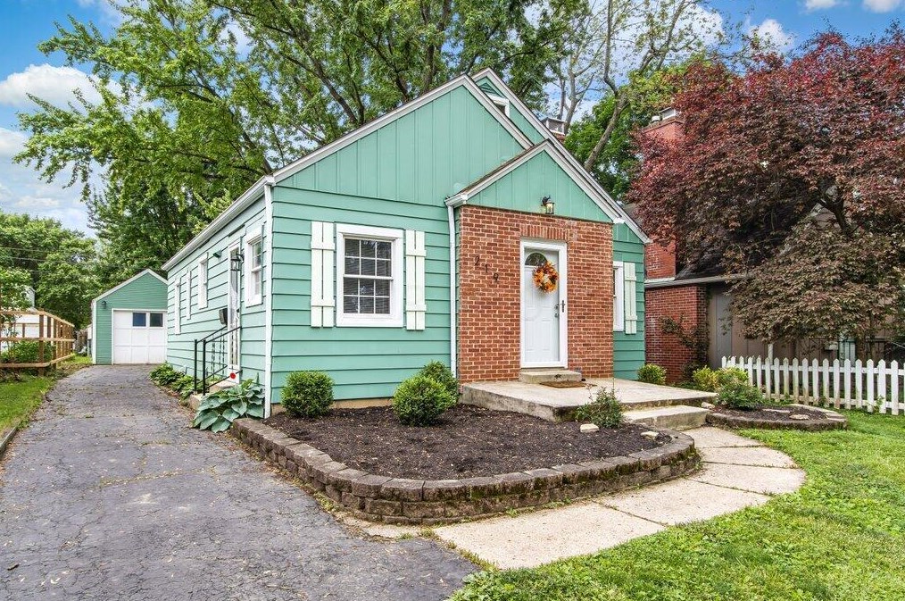 219 Royal Forest Blvd, Columbus OH  43214-2127 exterior