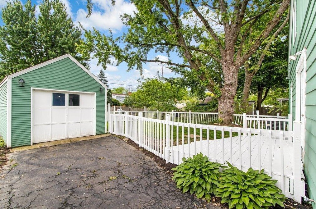 219 Royal Forest Blvd, Columbus OH  43214-2127 exterior