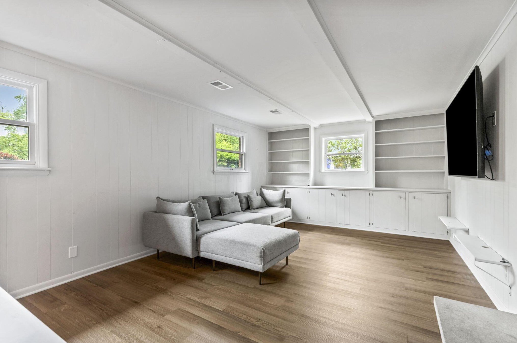 4160 Chadbourne Dr, Columbus OH  43220-3918 exterior