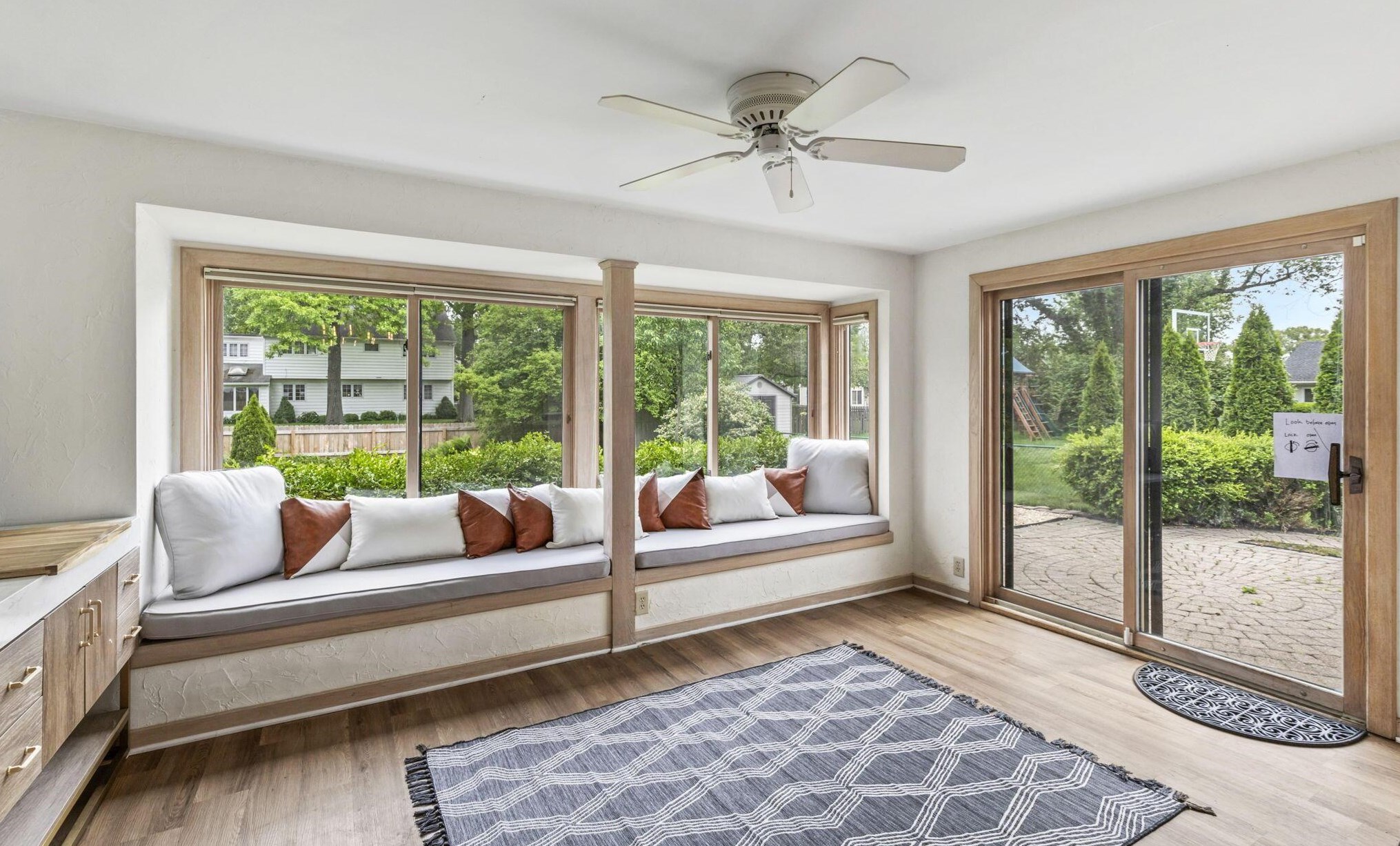 4160 Chadbourne Dr, Columbus OH  43220-3918 exterior