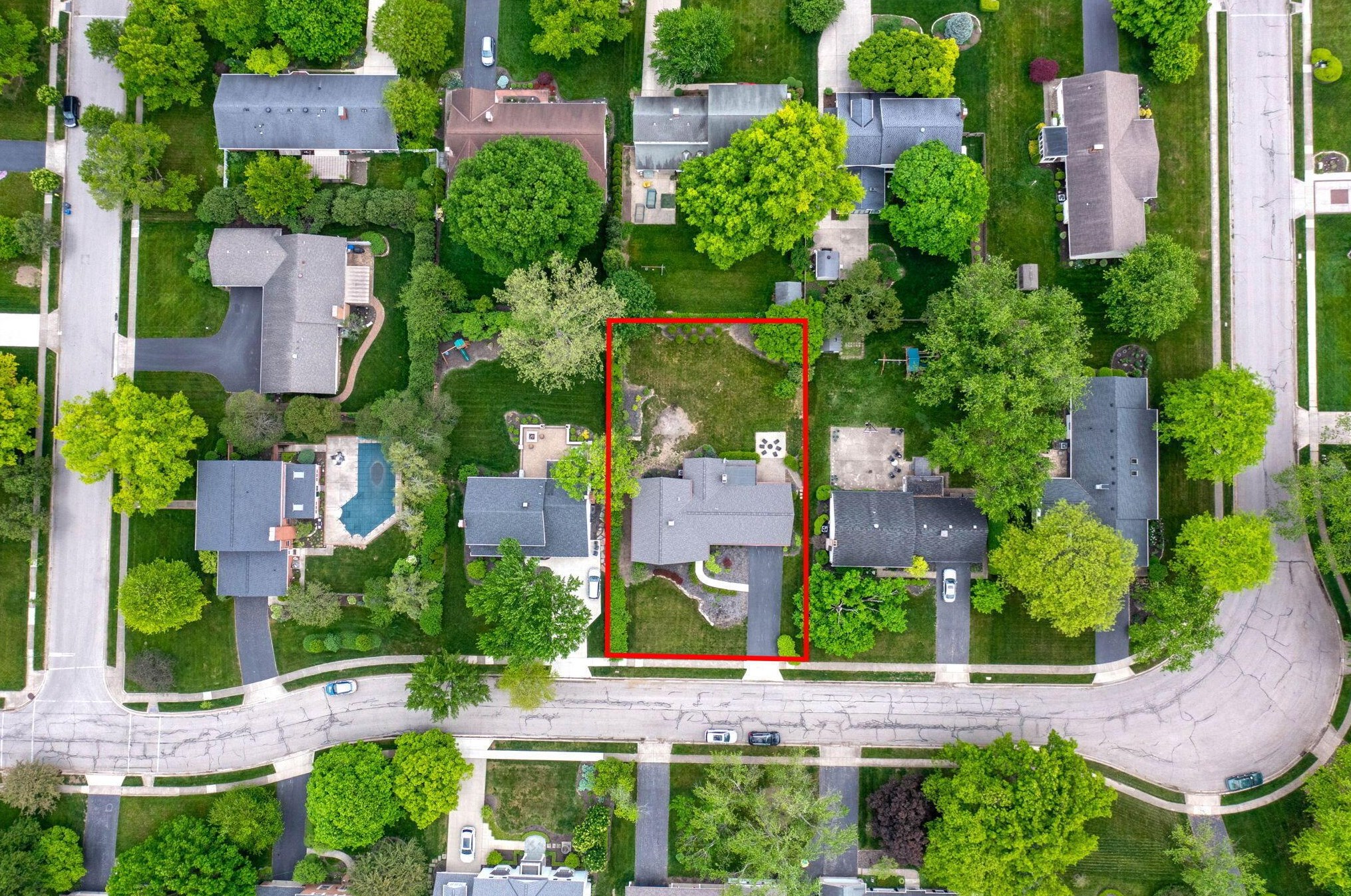 4160 Chadbourne Dr, Columbus OH  43220-3918 exterior