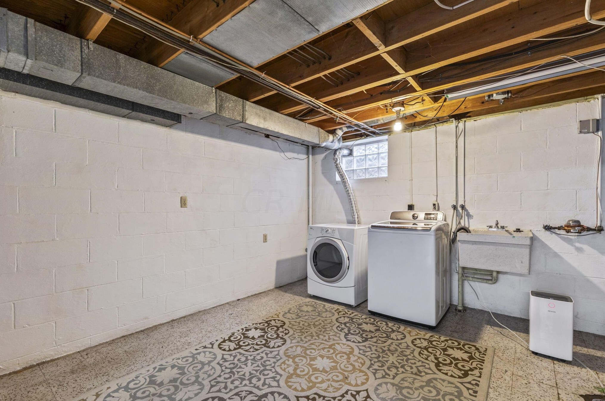 4160 Chadbourne Dr, Columbus OH  43220-3918 exterior