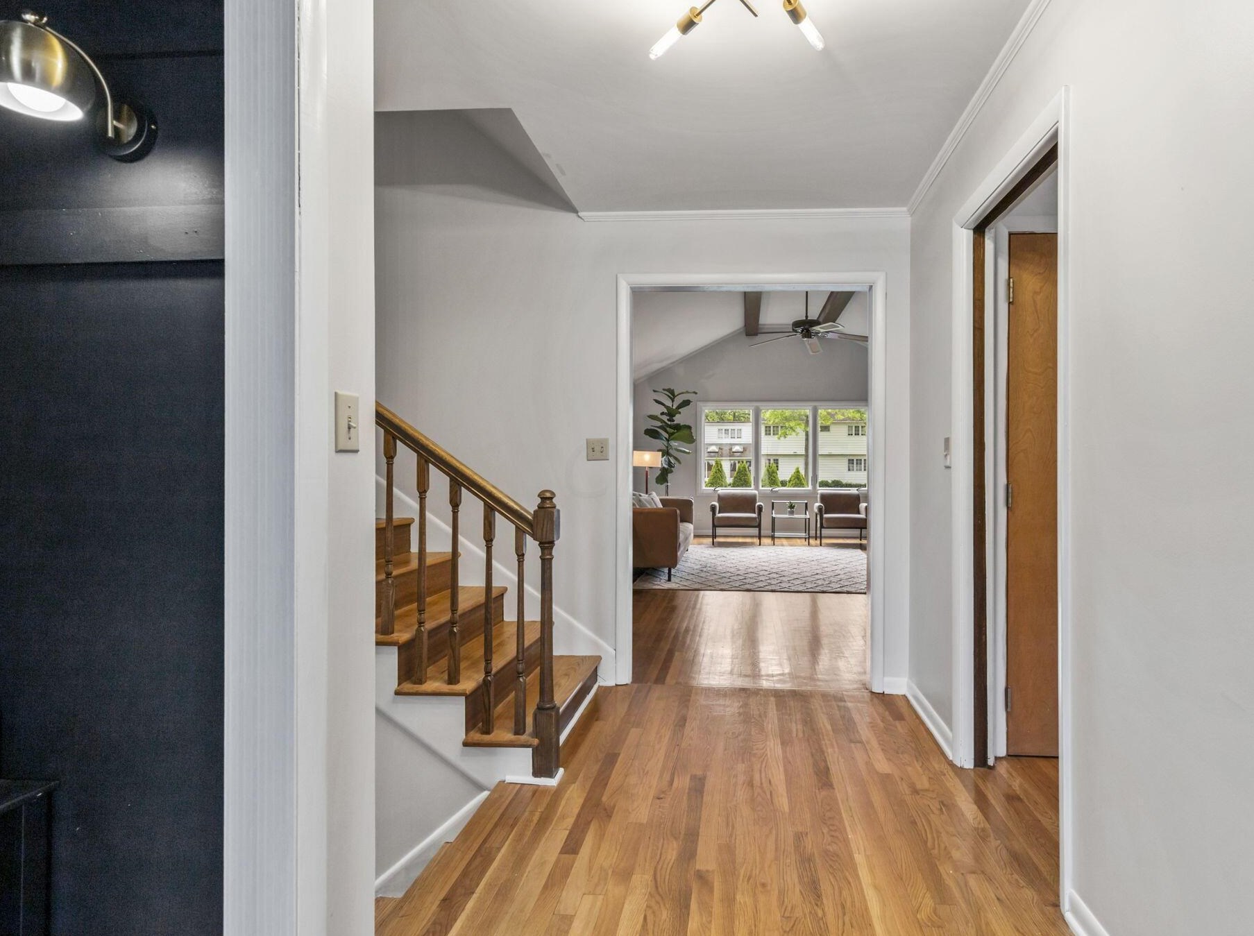 4160 Chadbourne Dr, Columbus OH  43220-3918 exterior