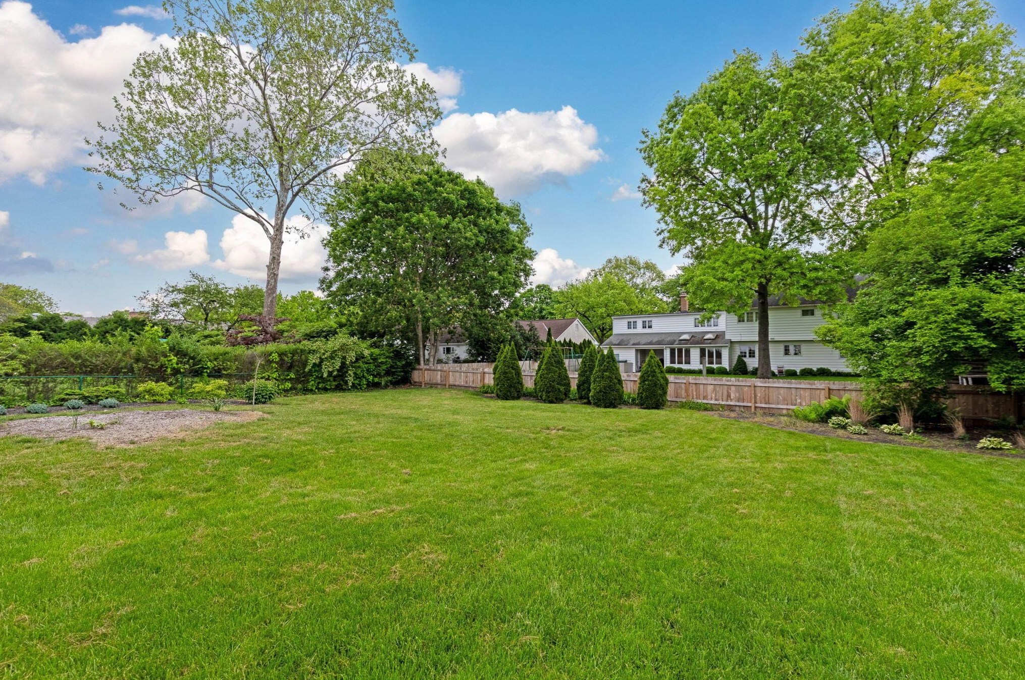 4160 Chadbourne Dr, Columbus OH  43220-3918 exterior