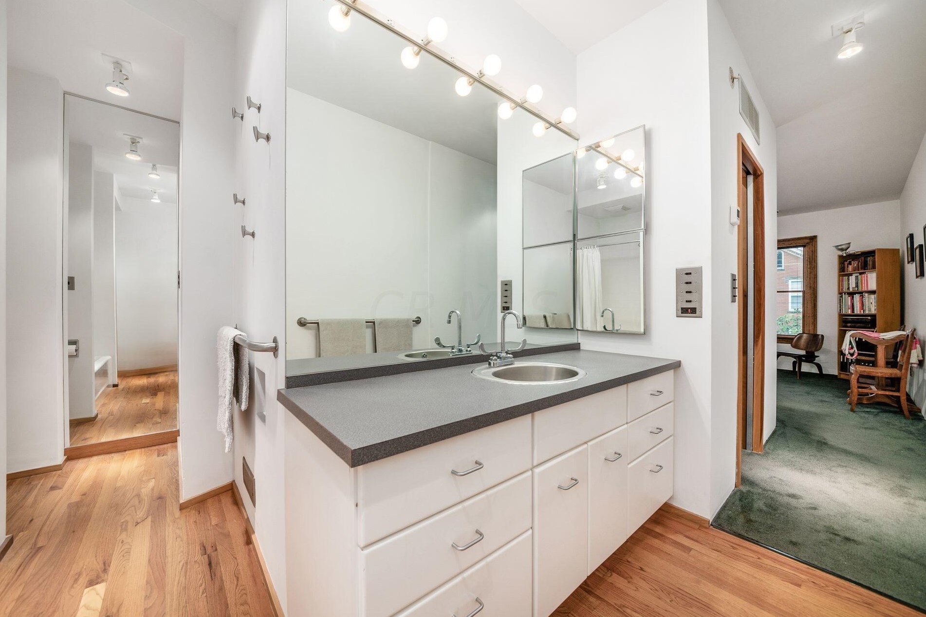 58 Warren St, Columbus OH 43215-1525 exterior