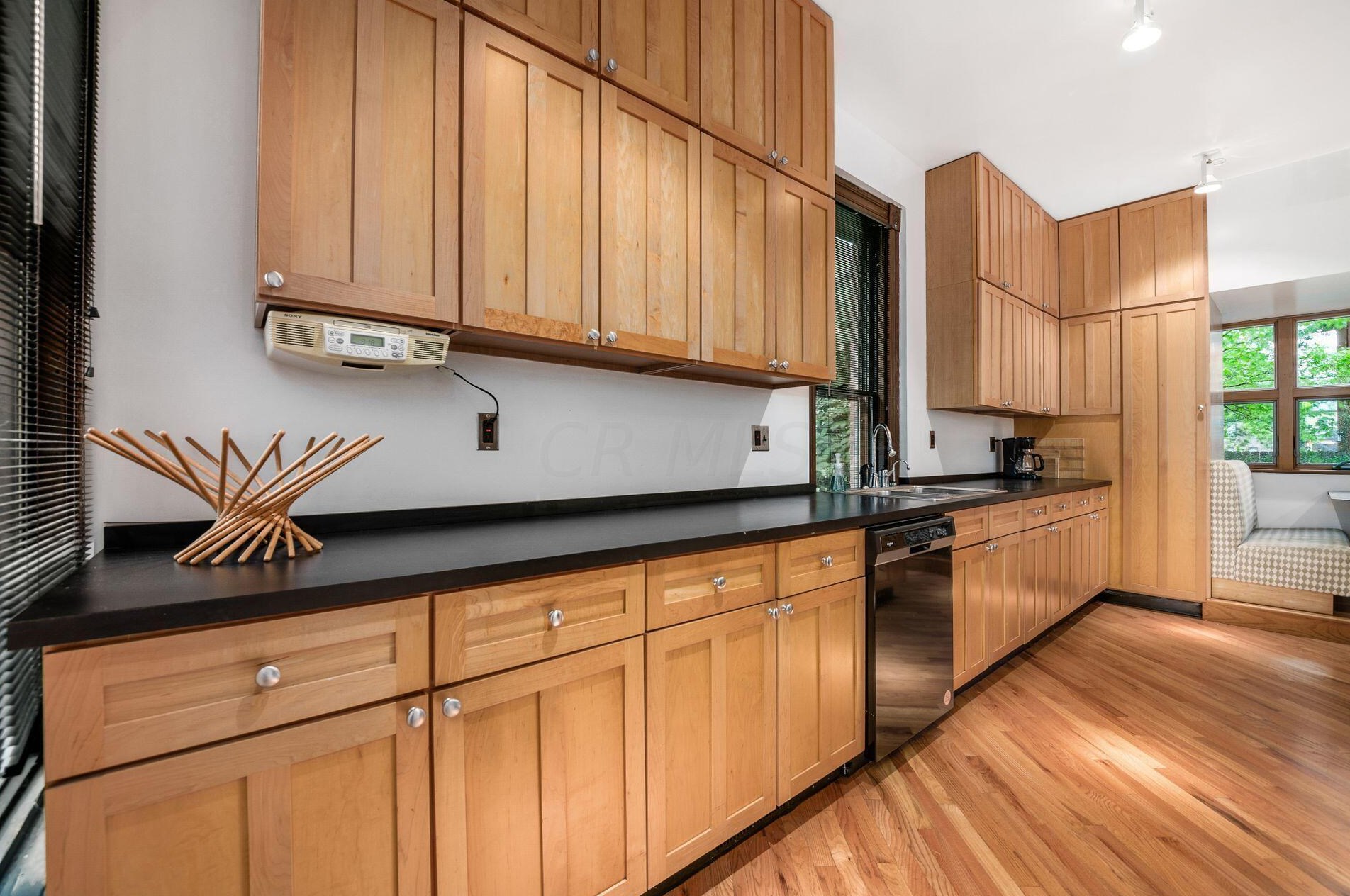 58 Warren St, Columbus OH 43215-1525 exterior