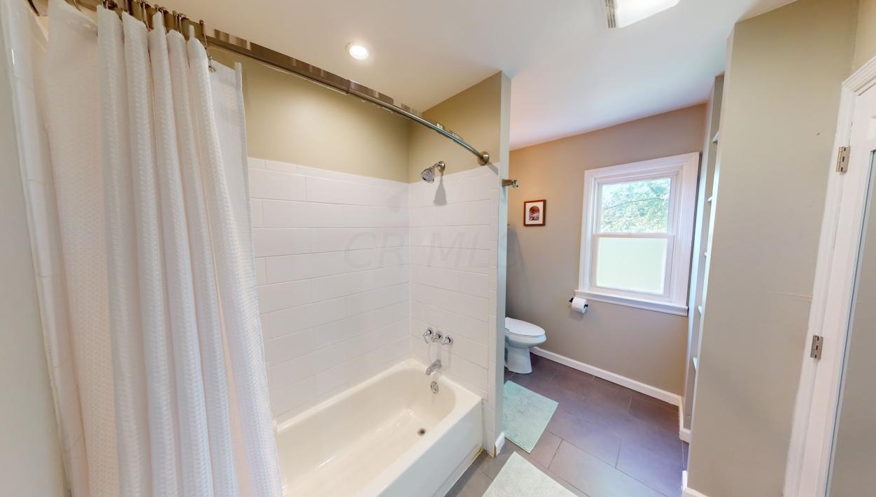 307 Hubbard Ave, Columbus OH  43215-1345 exterior