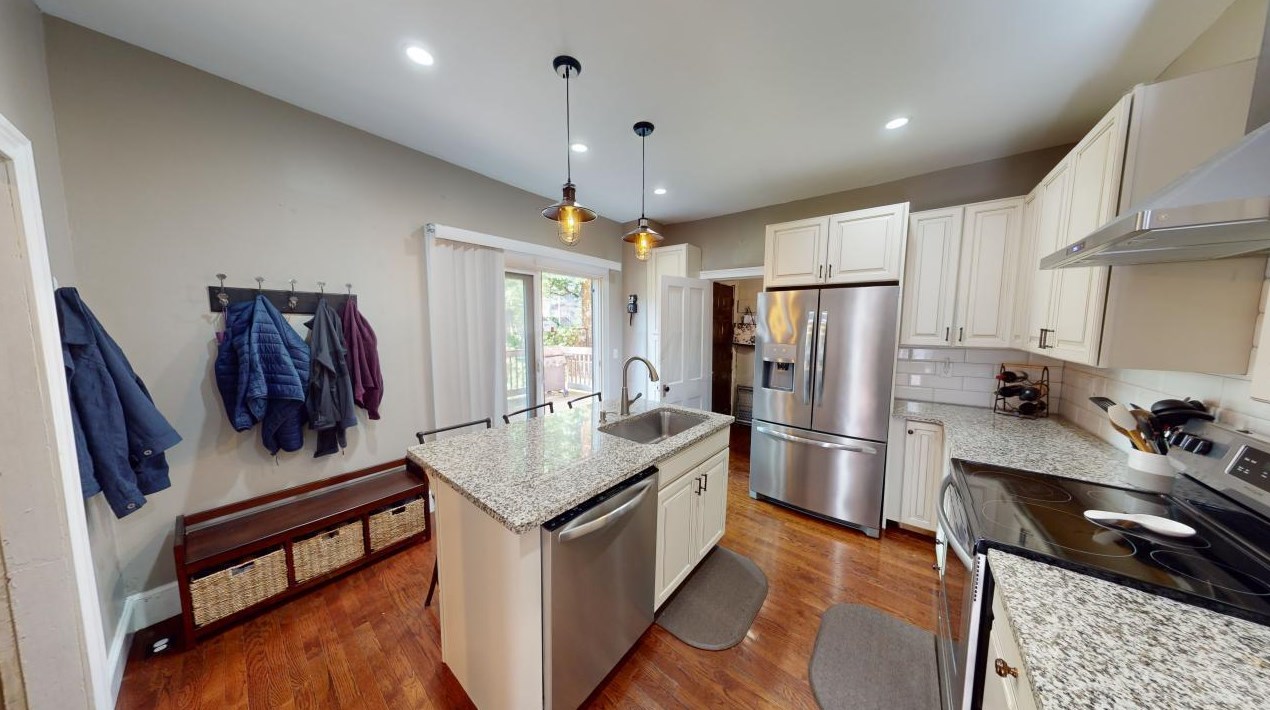 307 Hubbard Ave, Columbus OH  43215-1345 exterior