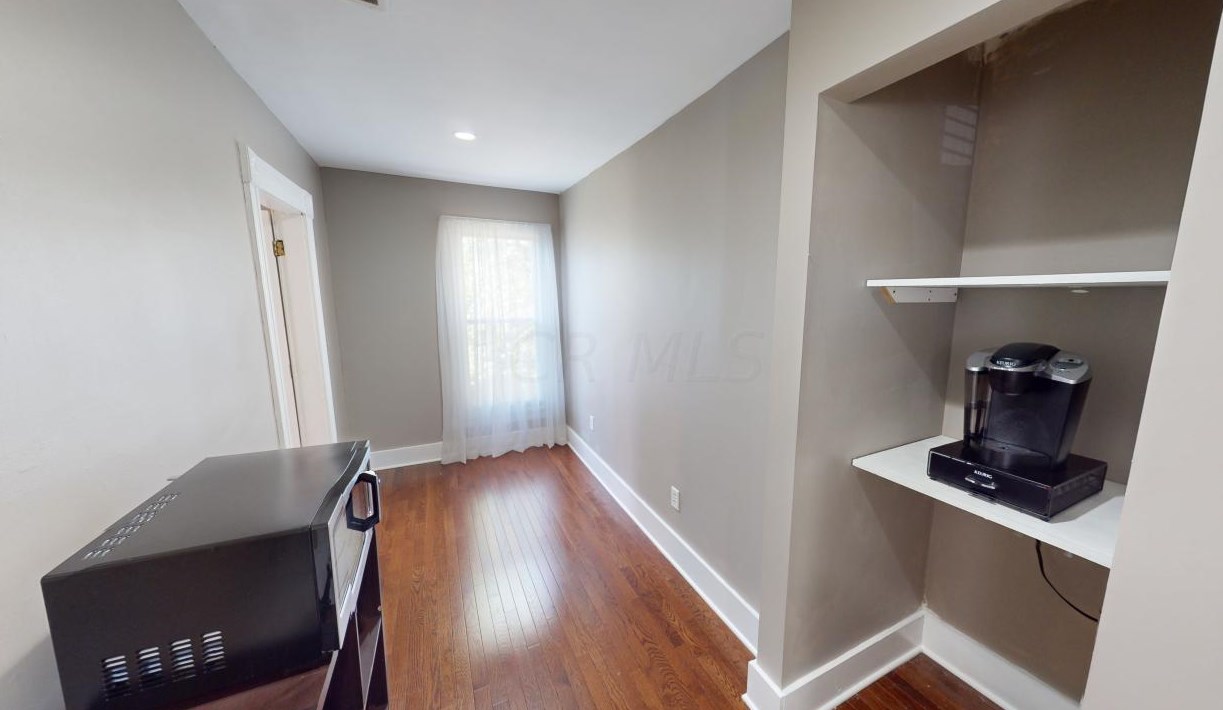 307 Hubbard Ave, Columbus OH  43215-1345 exterior