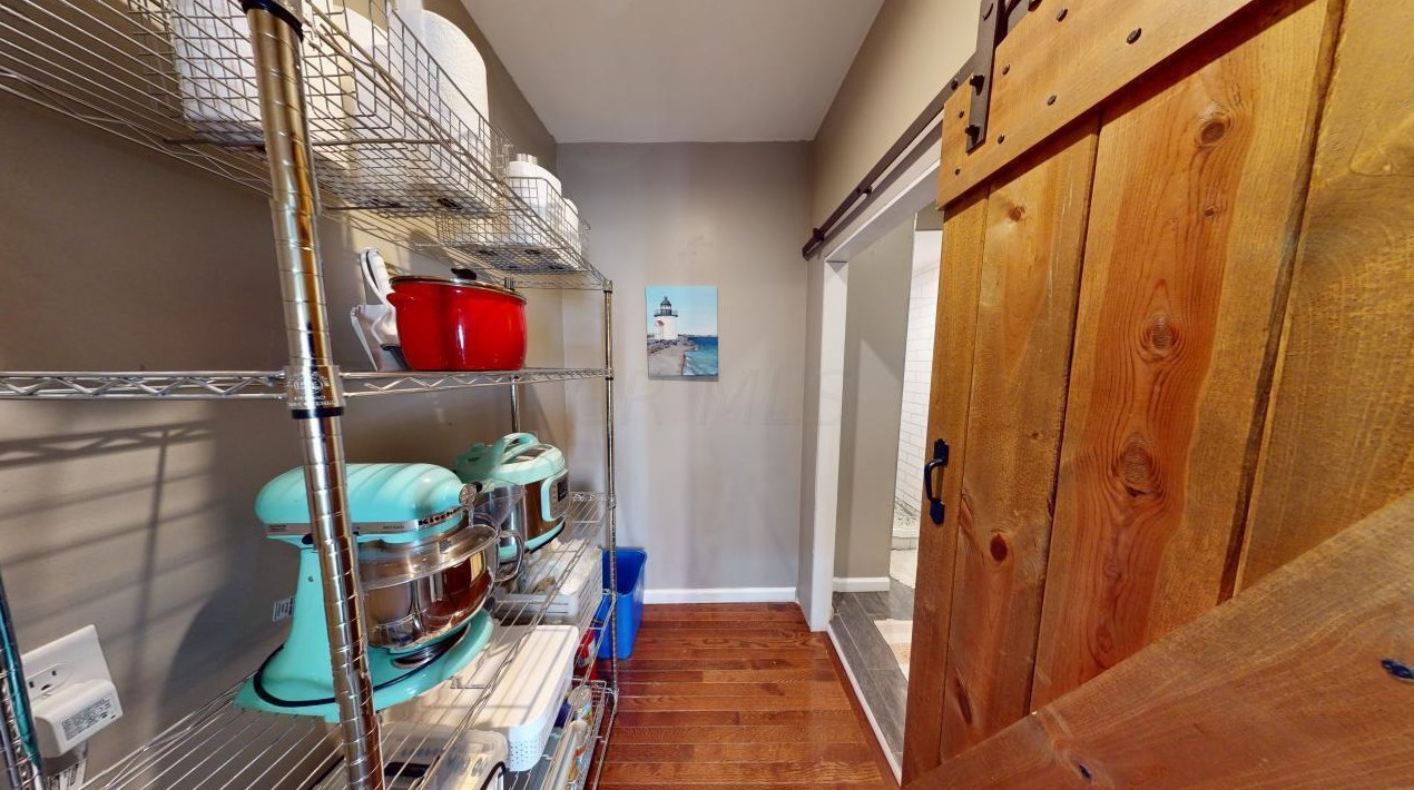 307 Hubbard Ave, Columbus OH  43215-1345 exterior