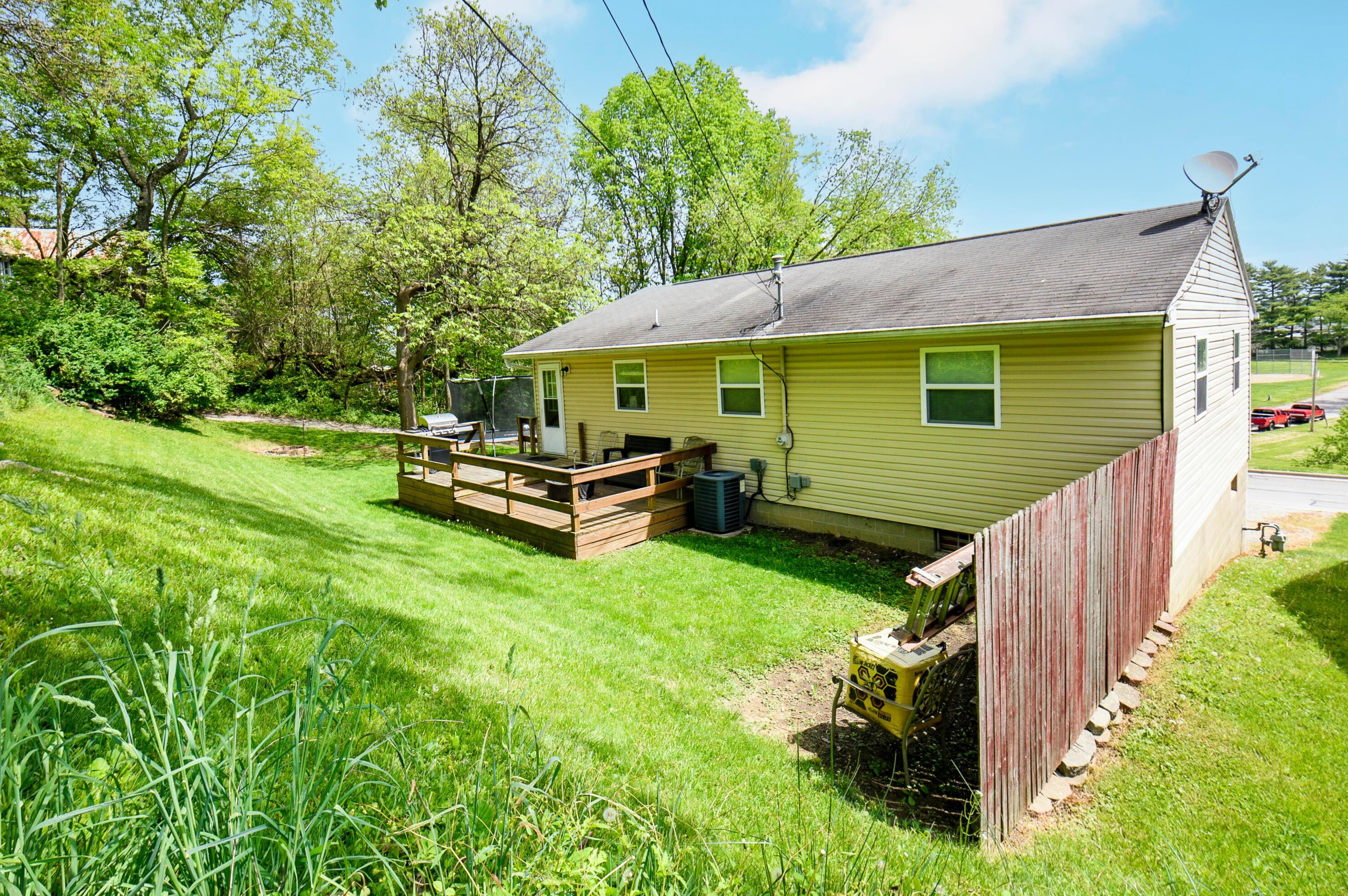 537 Brumfield Rd, Lancaster OH 43130-2801 exterior