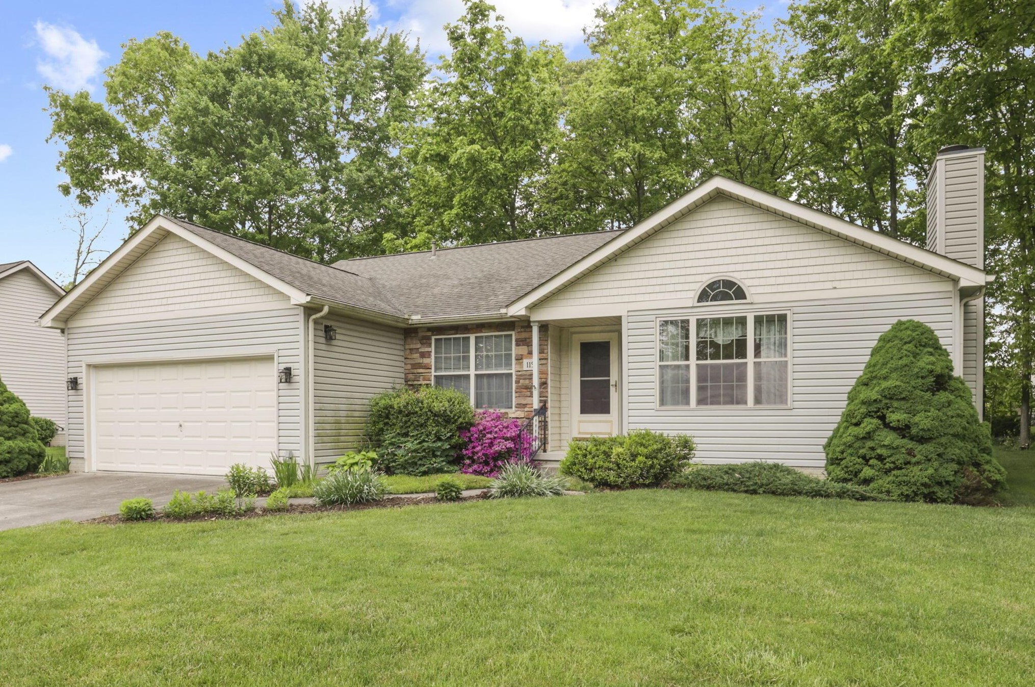 119 Mohican Ln, Pataskala, OH 43062-8156