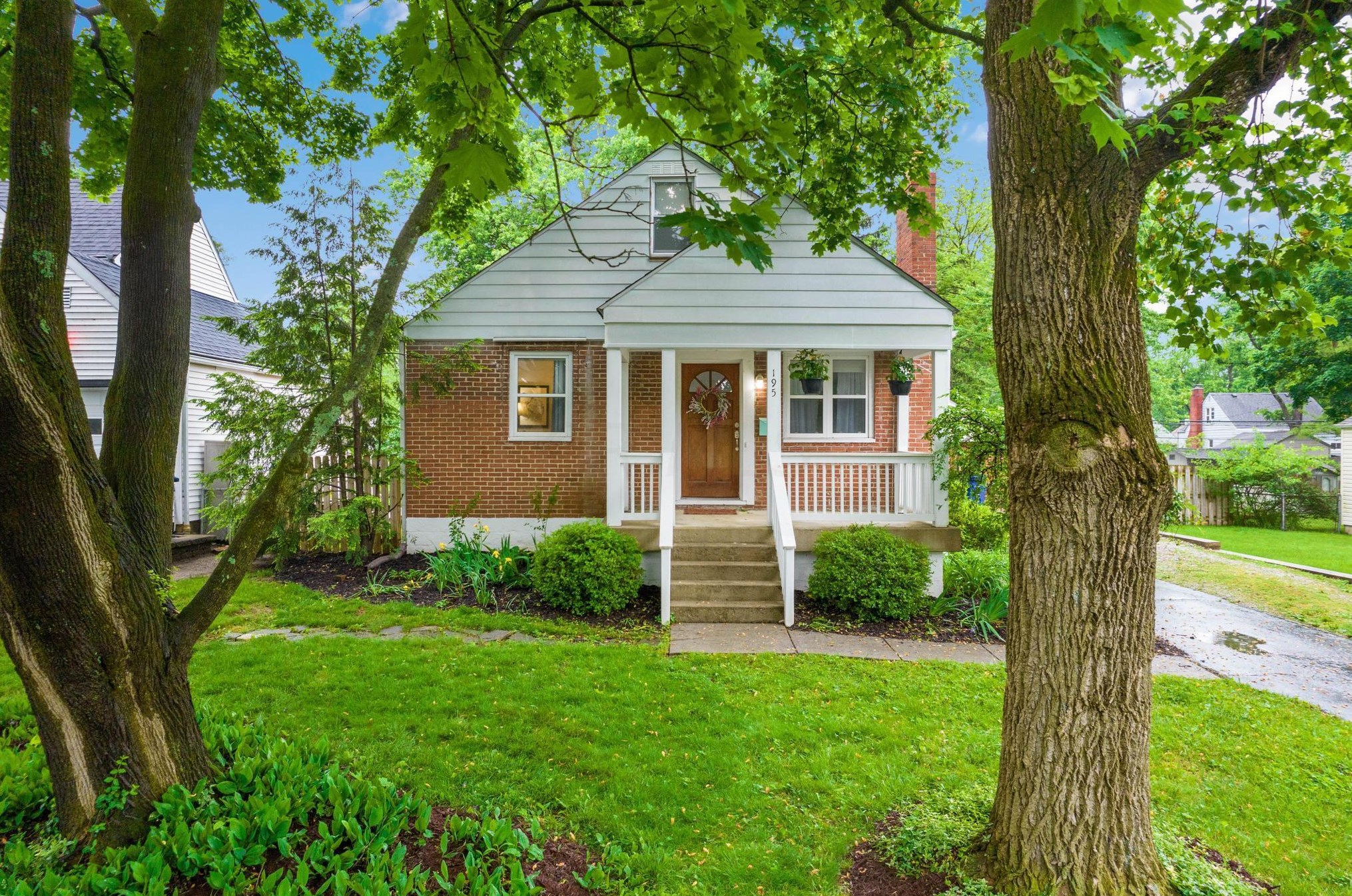 195 Chase Rd, Columbus, OH 43214-1221