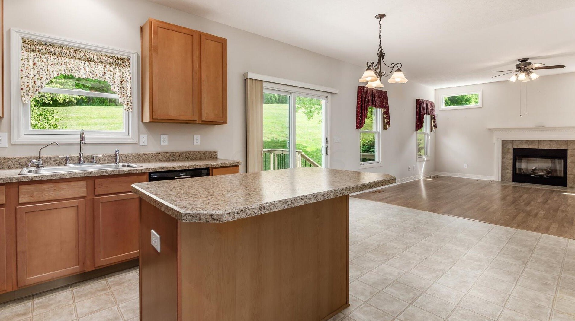 2411 Long Bow Ave, Lancaster OH 43130-8090 exterior