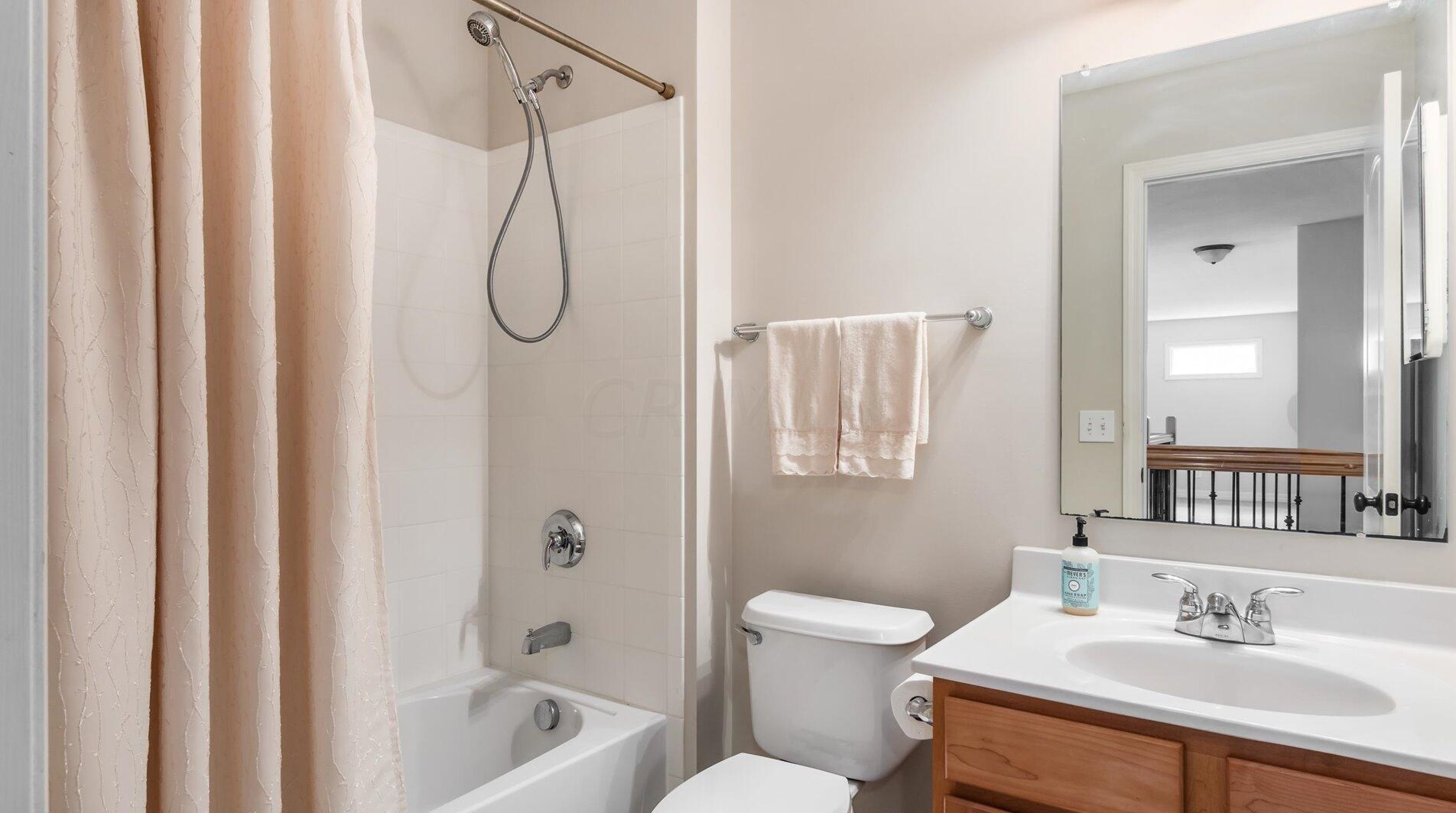 2411 Long Bow Ave, Lancaster OH 43130-8090 exterior