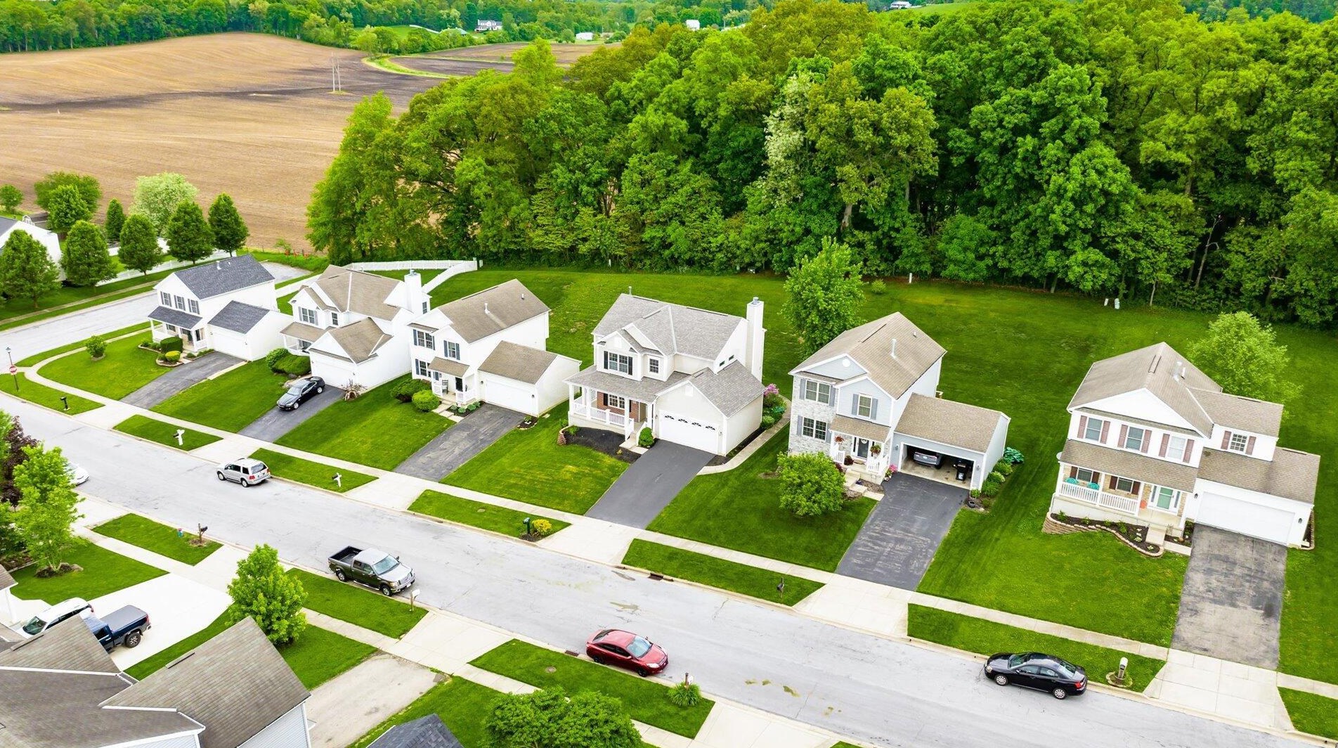 2411 Long Bow Ave, Lancaster OH 43130-8090 exterior