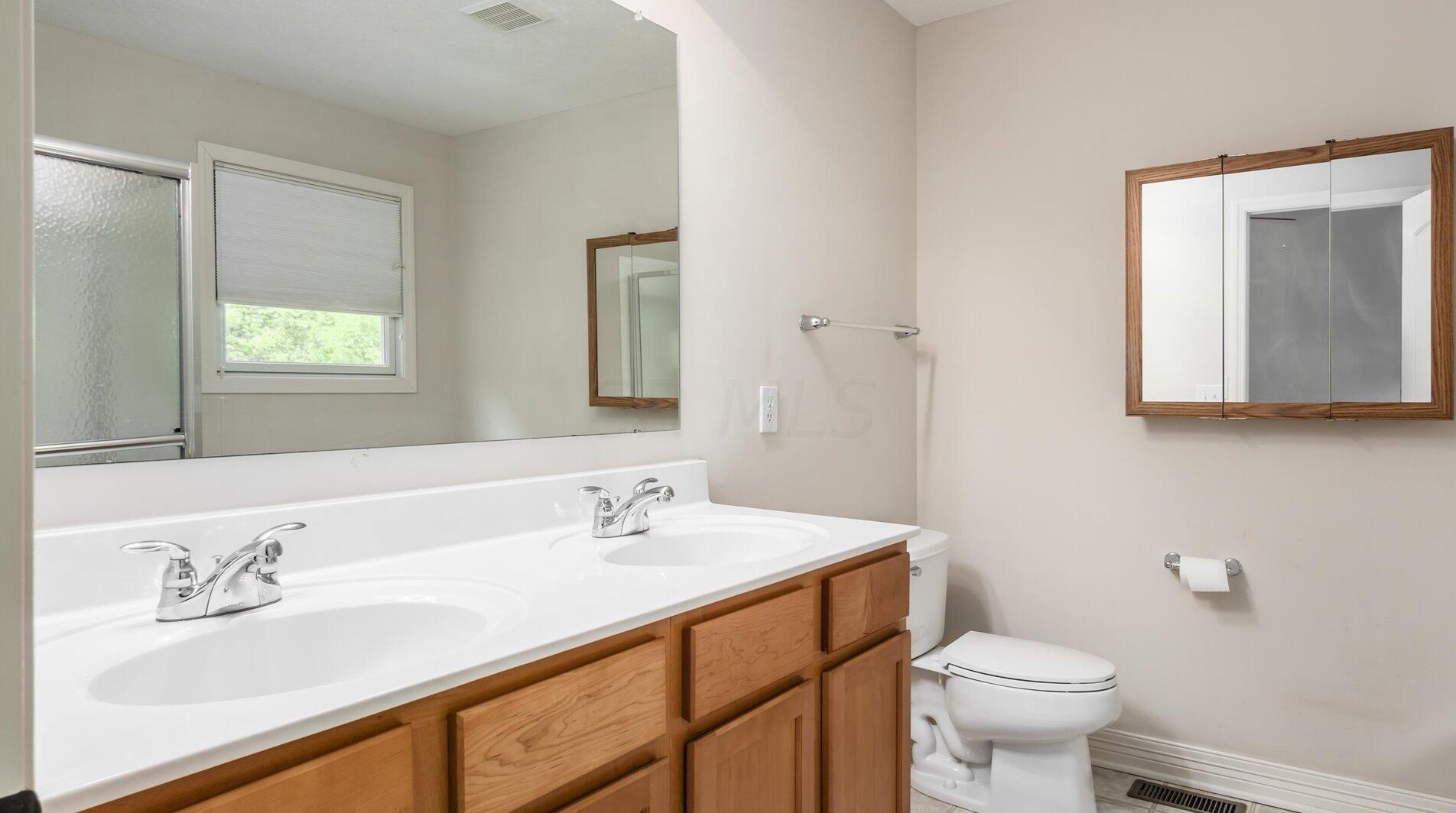 2411 Long Bow Ave, Lancaster OH 43130-8090 exterior