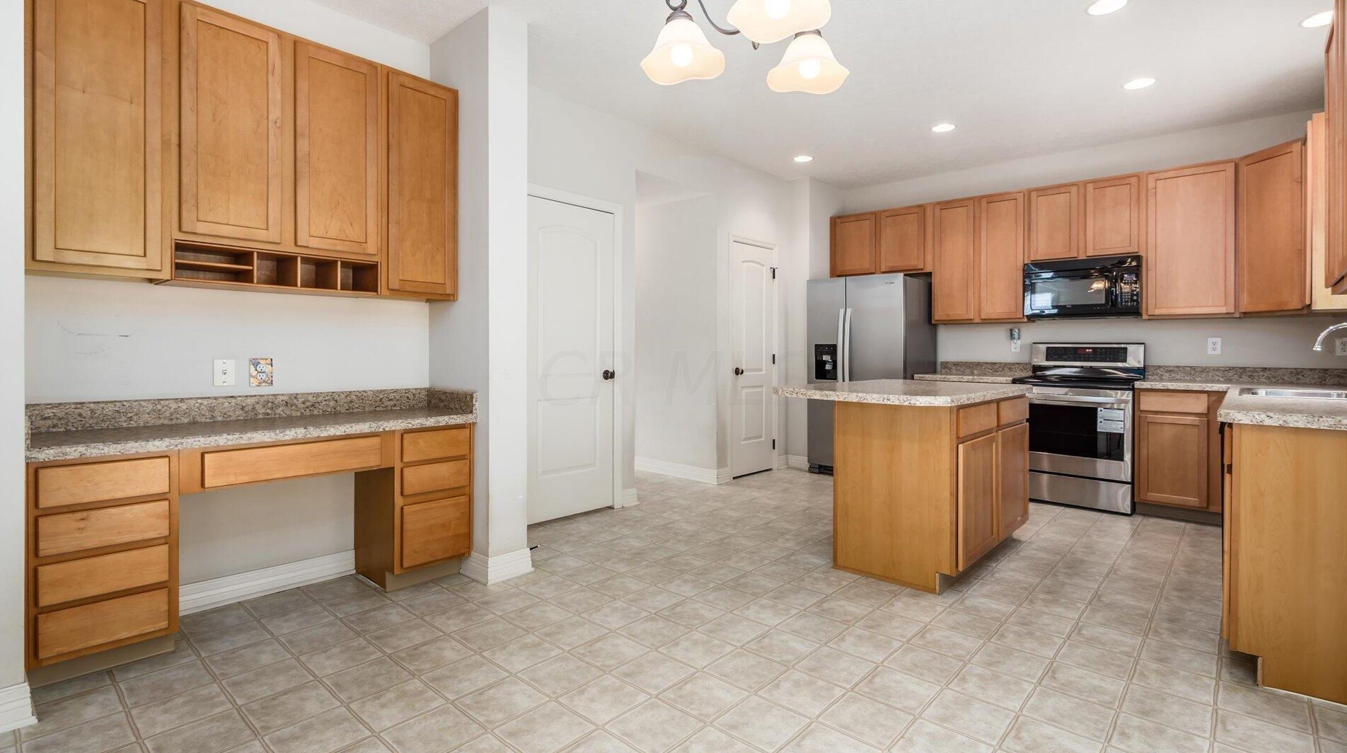 2411 Long Bow Ave, Lancaster OH 43130-8090 exterior