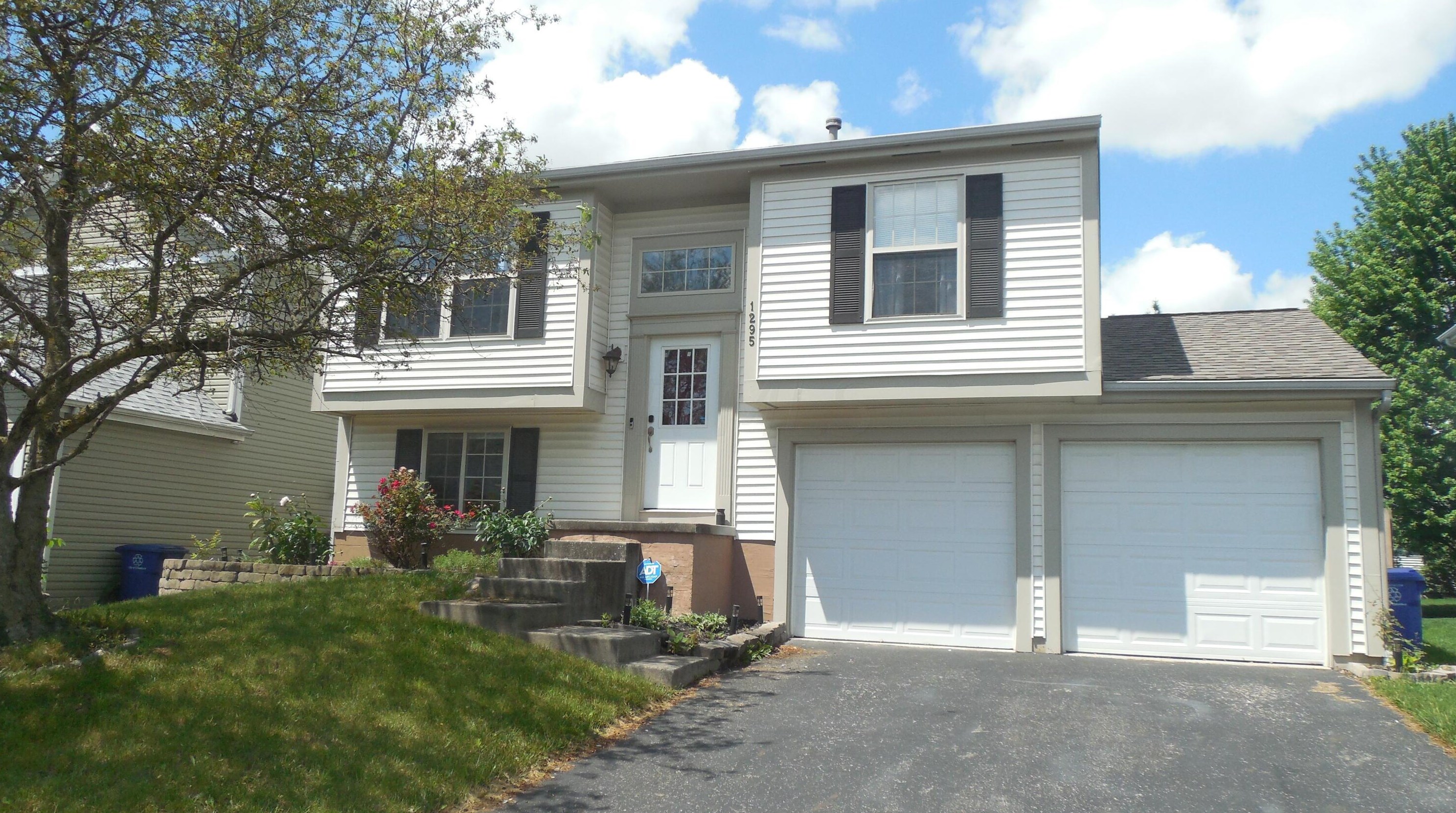 1295 Treehaven Ln, Columbus, OH 43204-1785