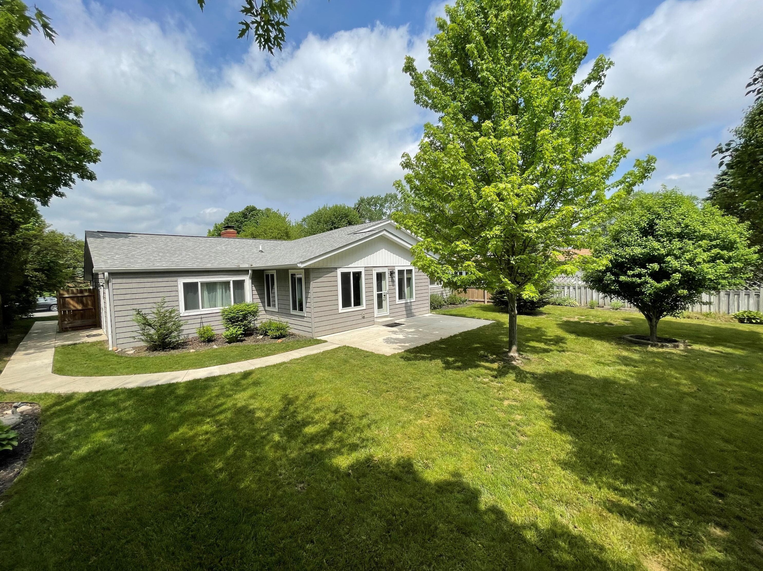 4276 Kenmont Pl, Columbus, OH 43220-4057