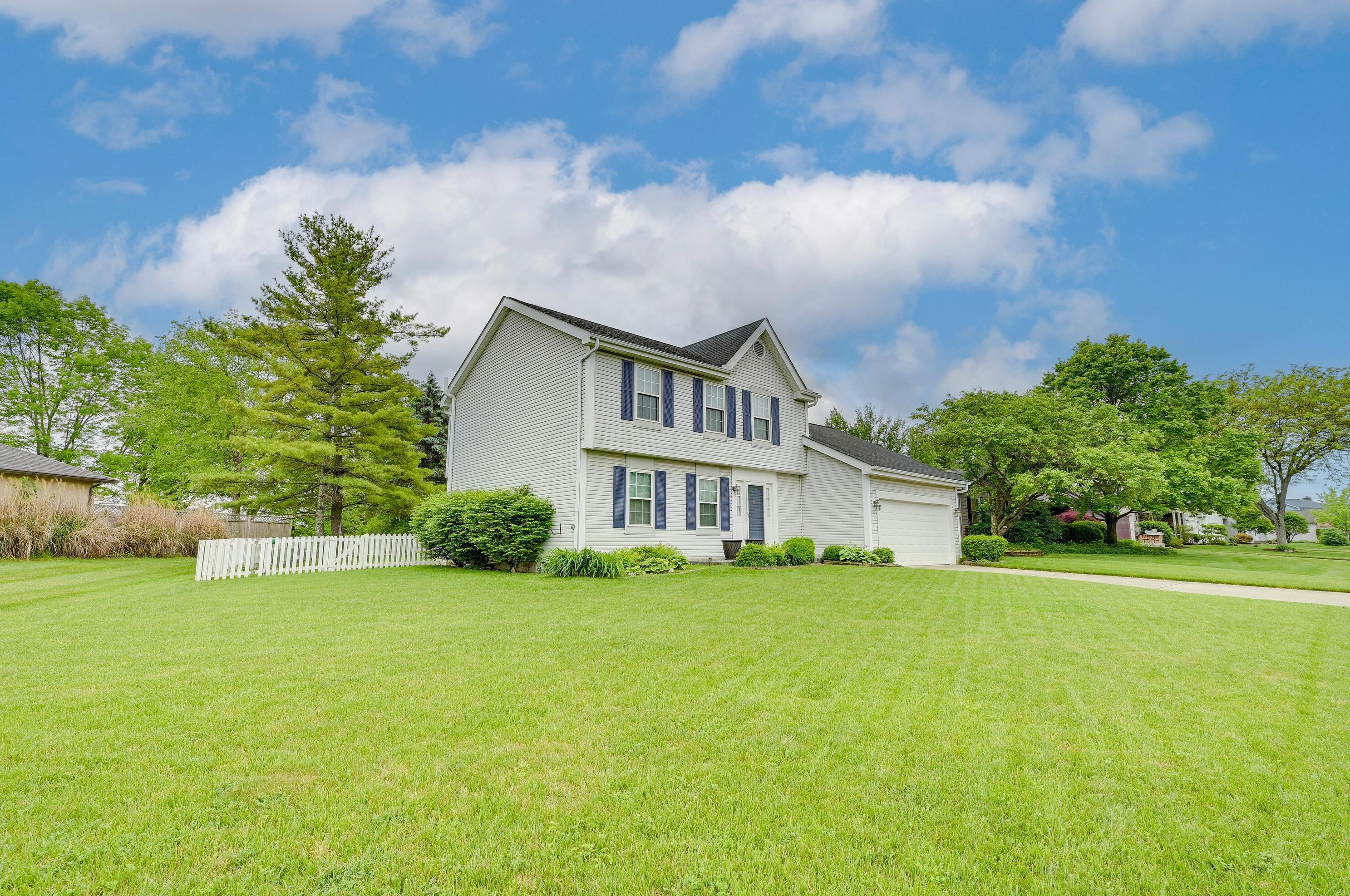 2071 Presley Dr, Darbydale, OH 43123