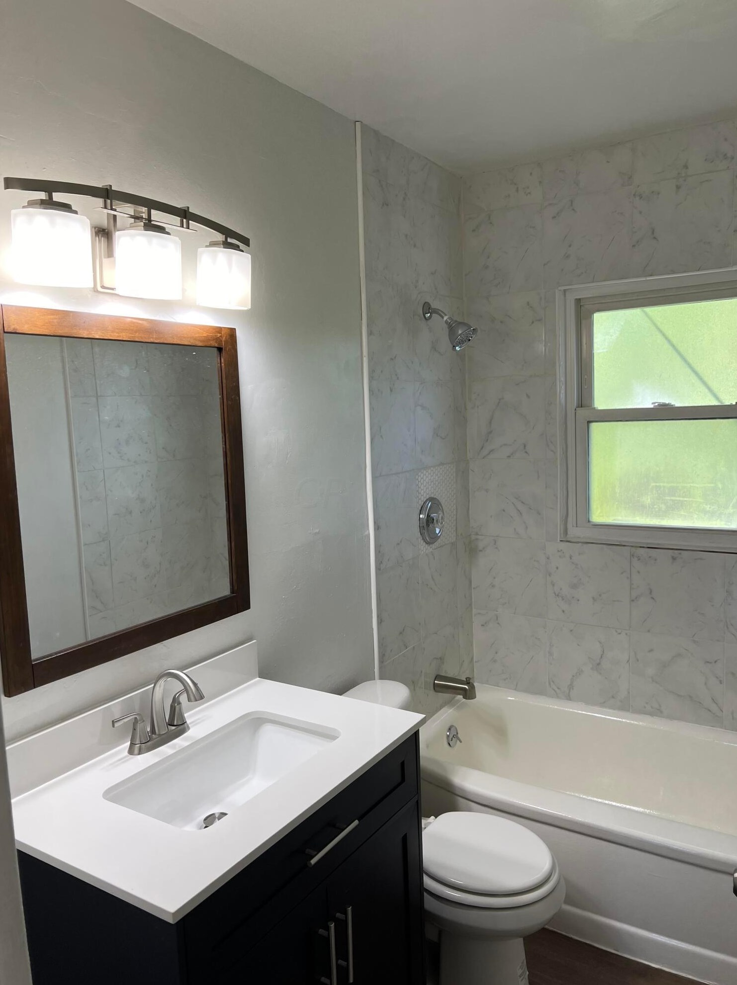 2493 Meredith Dr, Columbus OH 43219-1461 exterior