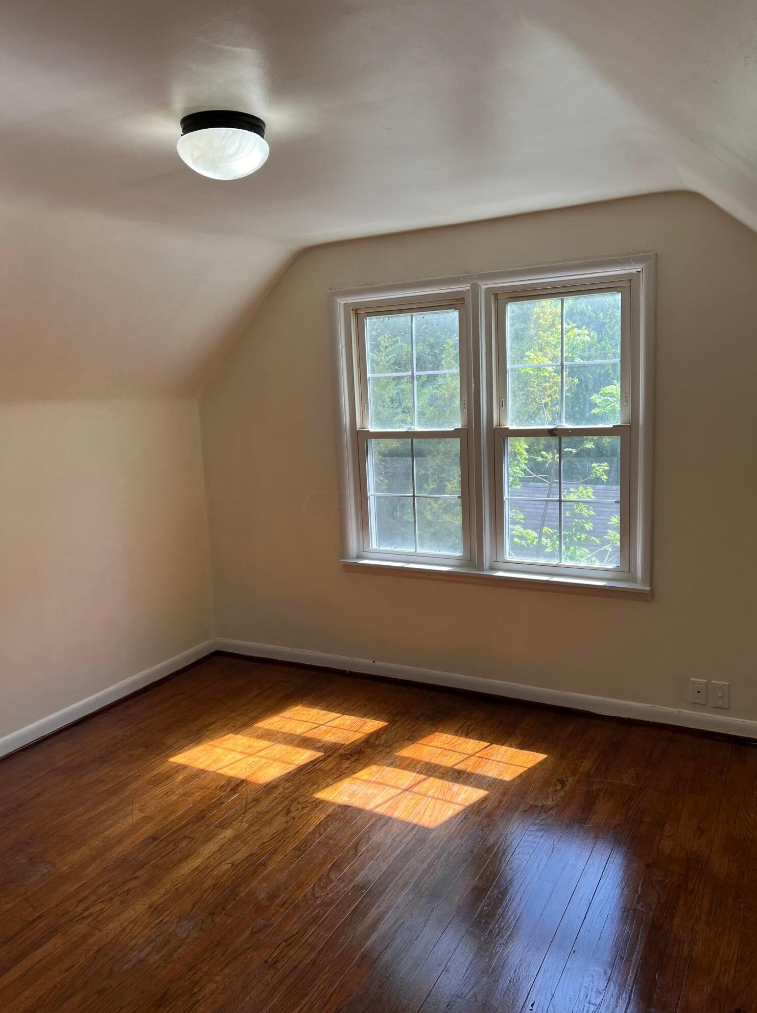 2493 Meredith Dr, Columbus OH 43219-1461 exterior