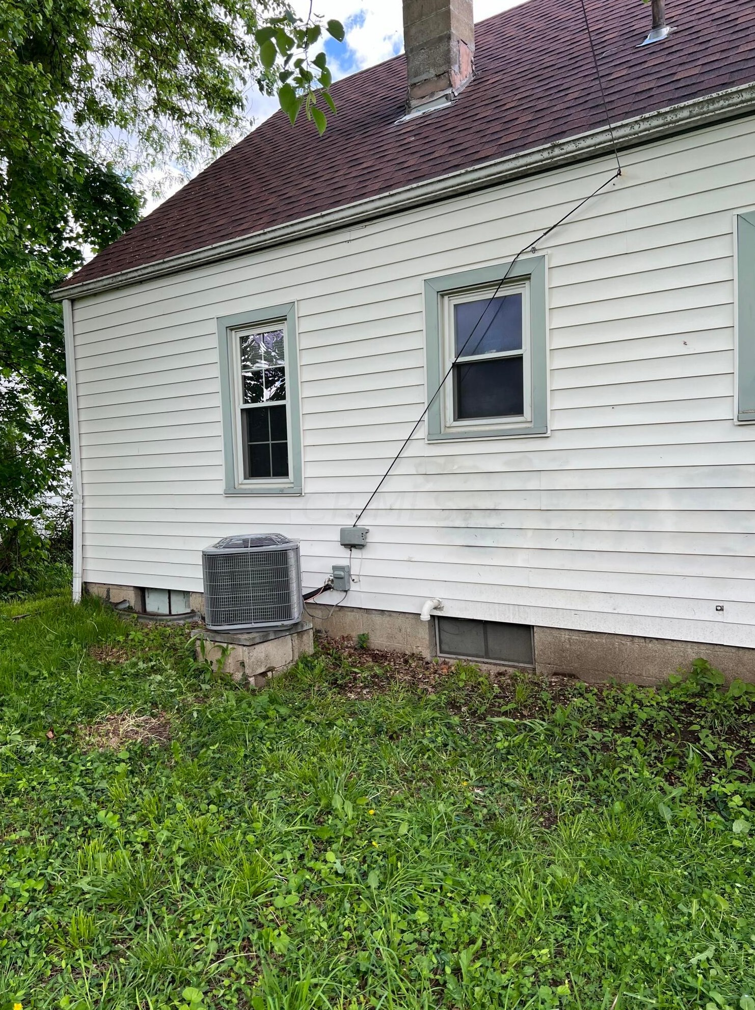 2493 Meredith Dr, Columbus OH 43219-1461 exterior