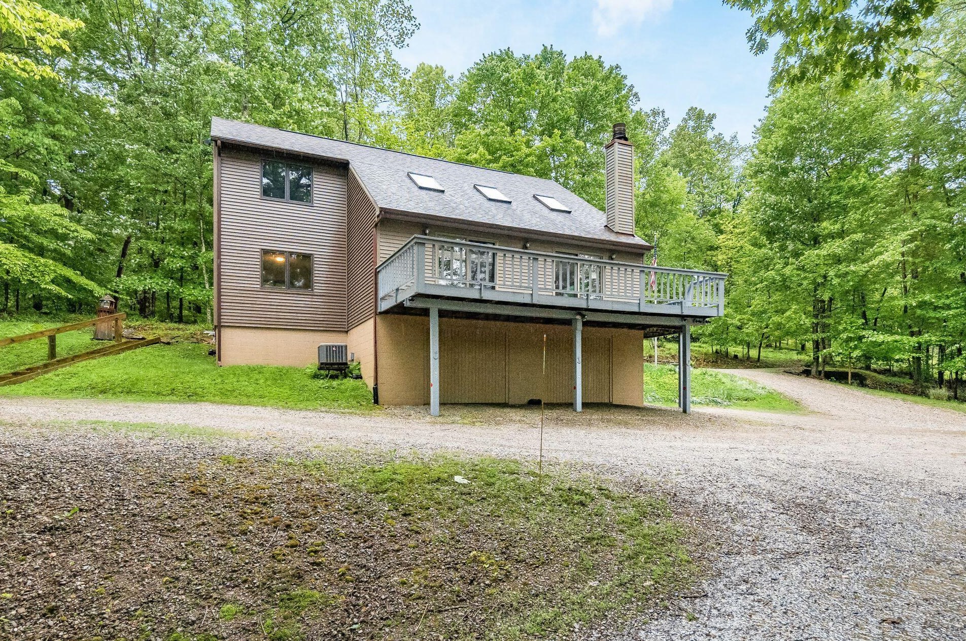 970 Taos Ln, Sugar Grove, OH