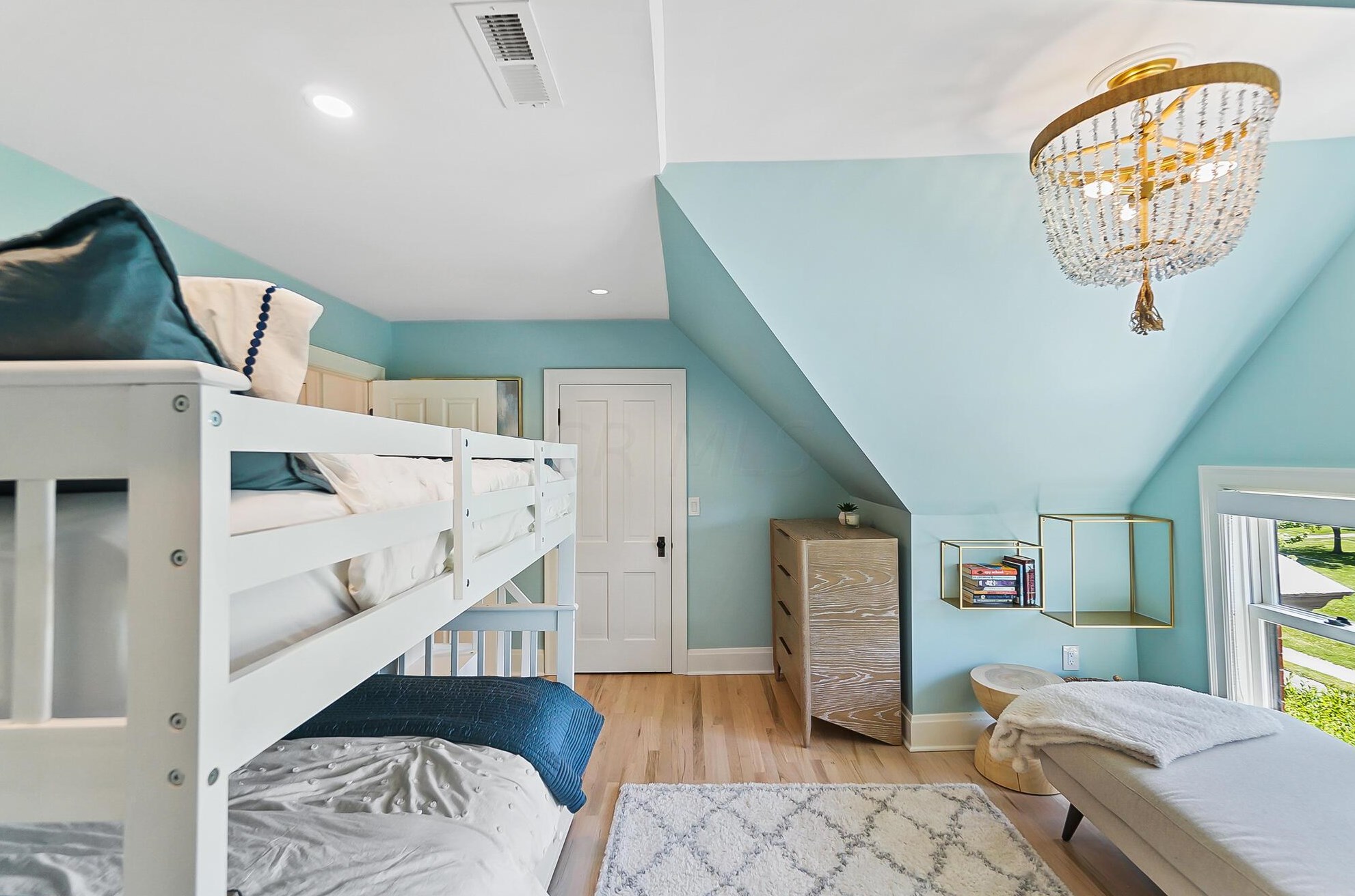 158 Buttles Ave, Columbus OH 43215-1402 exterior