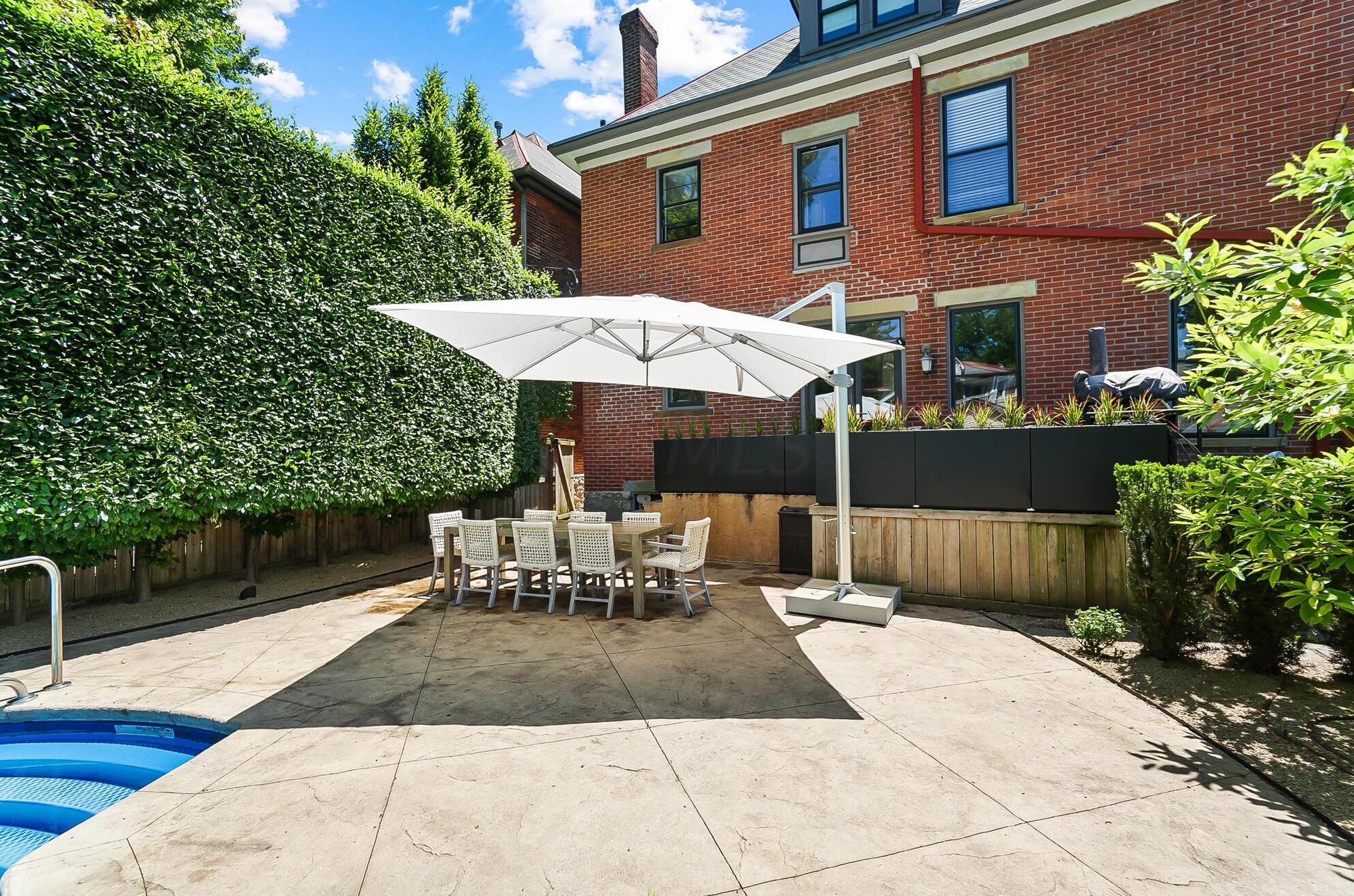 158 Buttles Ave, Columbus OH 43215-1402 exterior