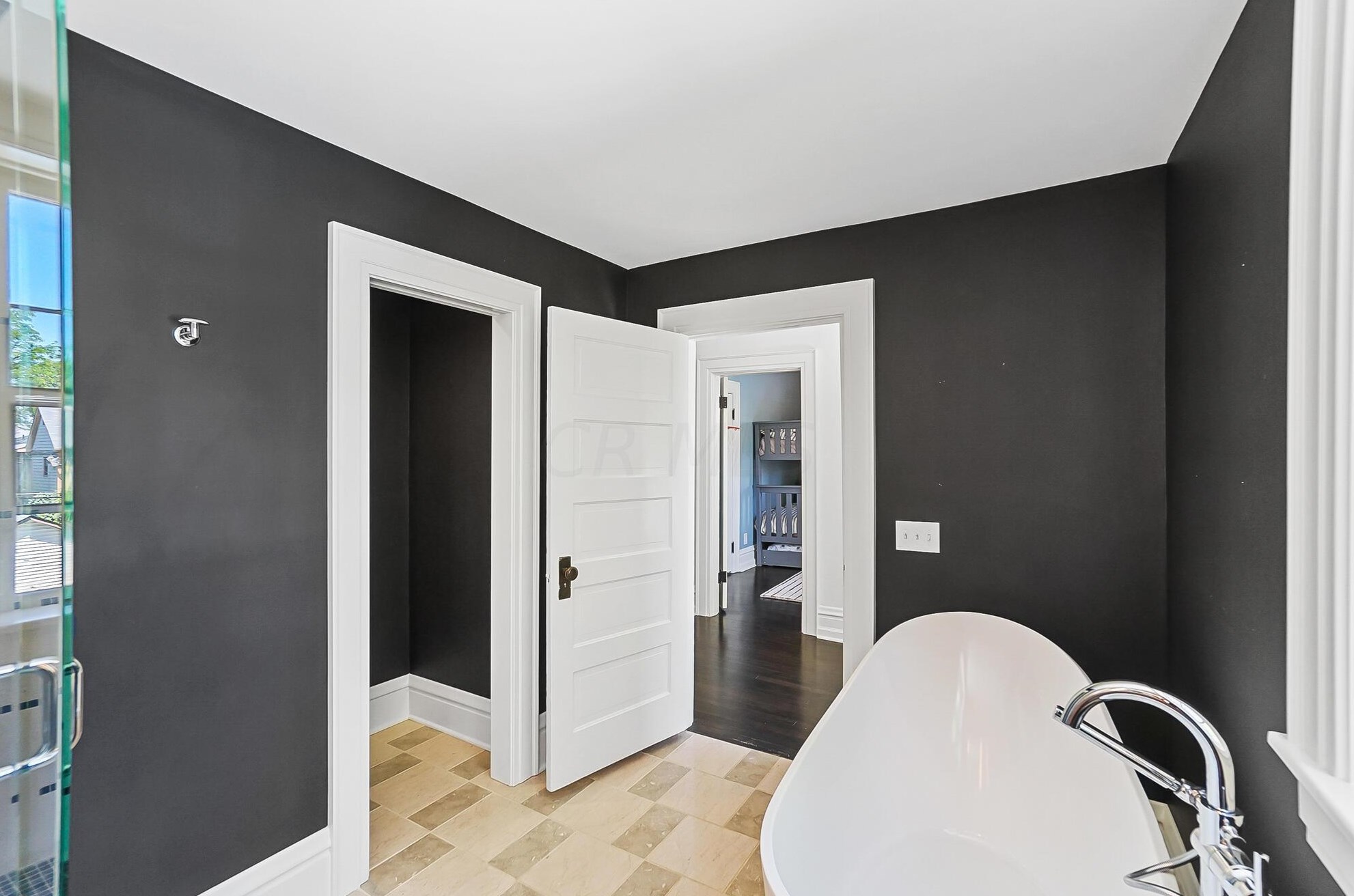 158 Buttles Ave, Columbus OH 43215-1402 exterior