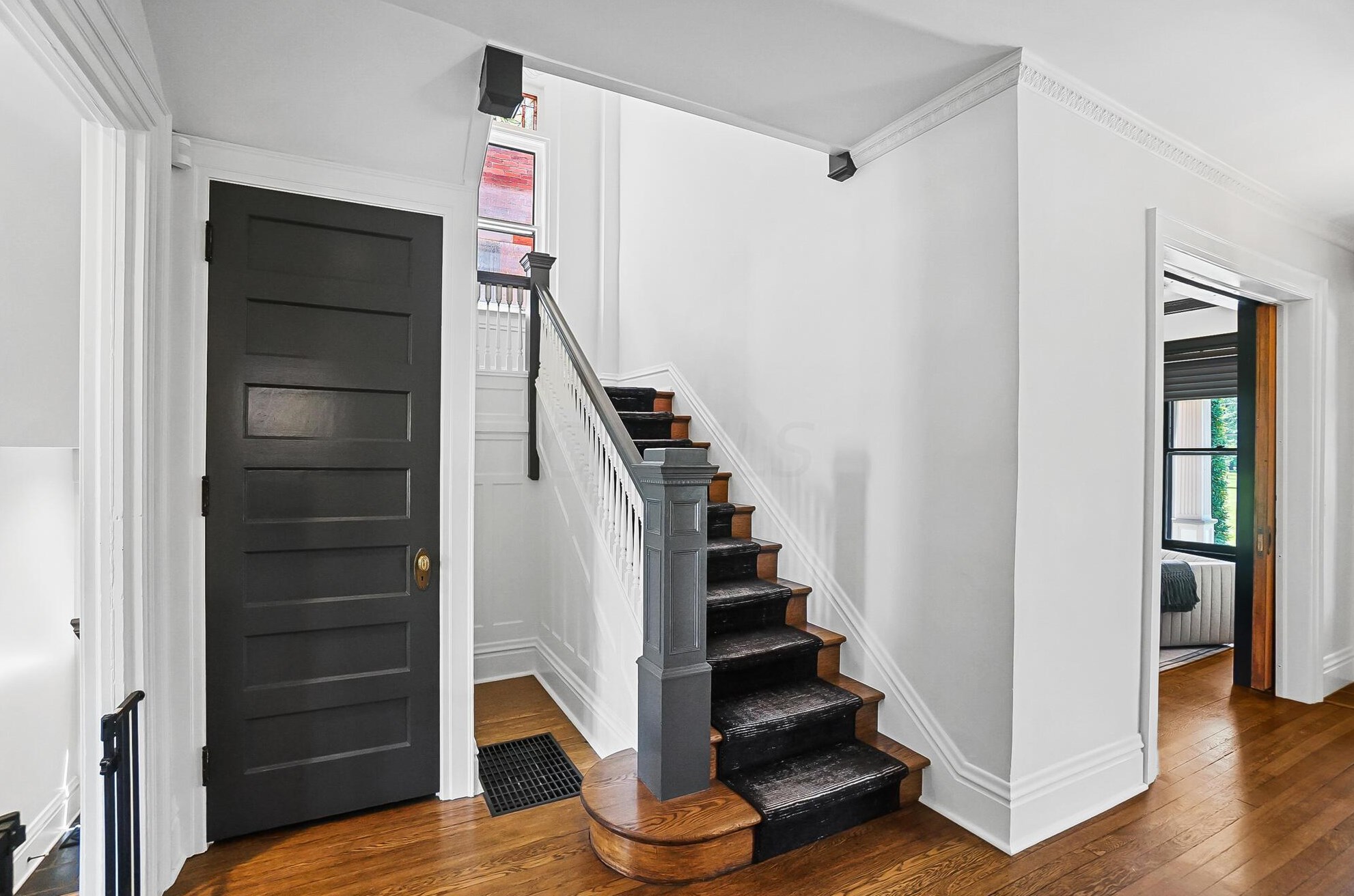 158 Buttles Ave, Columbus OH 43215-1402 exterior