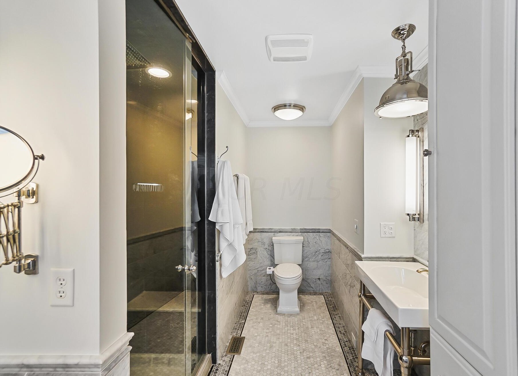 158 Buttles Ave, Columbus OH 43215-1402 exterior