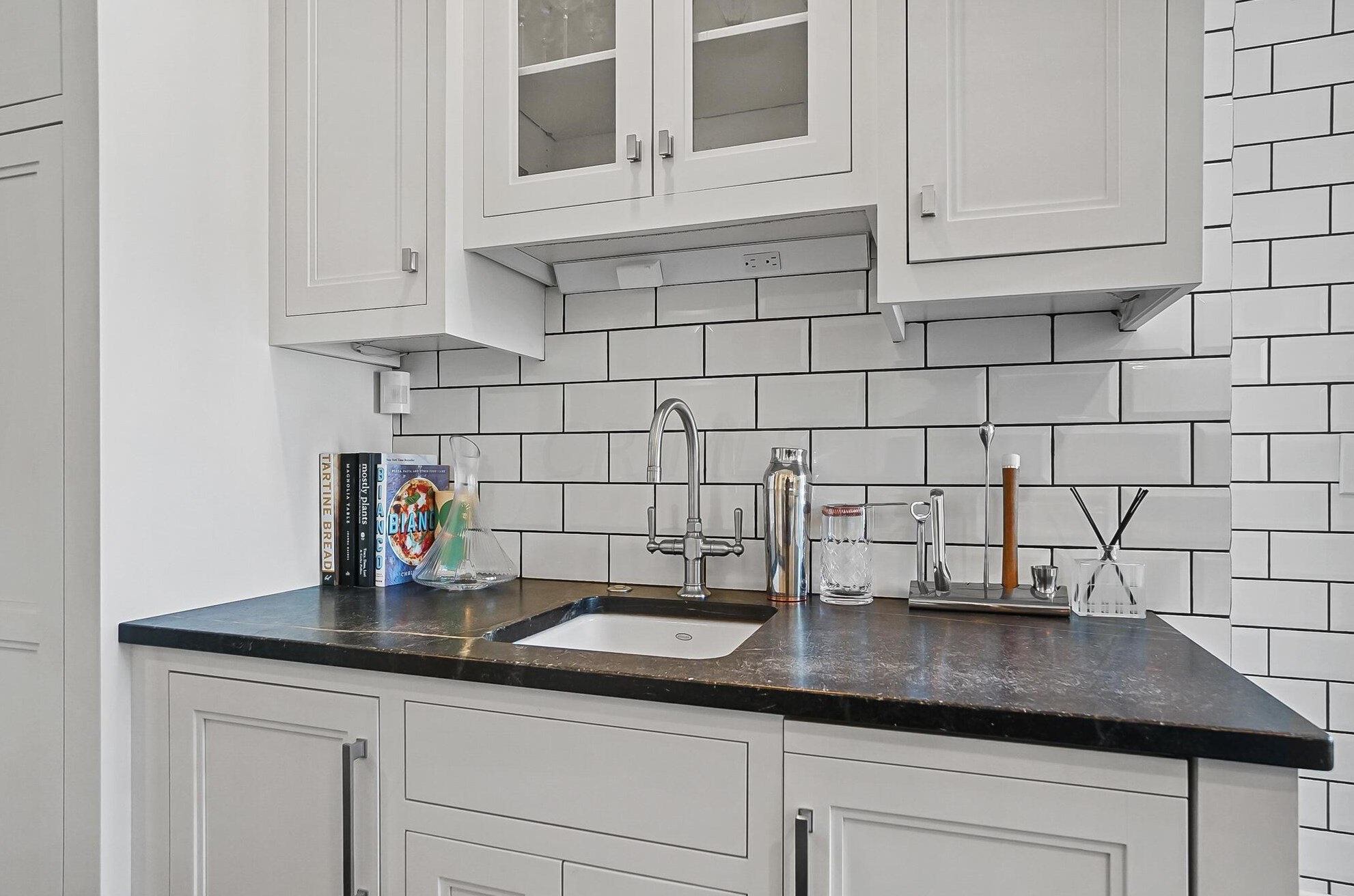 158 Buttles Ave, Columbus OH 43215-1402 exterior